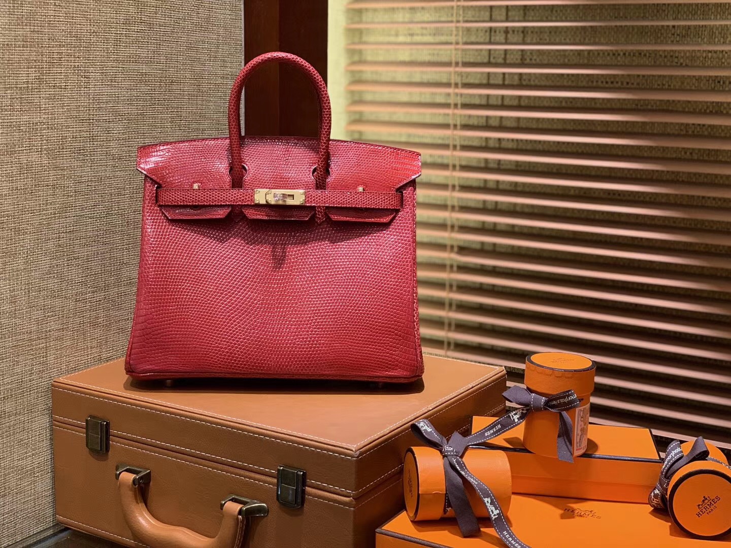 Hermès（爱马仕）Birkin铂金包 大红 南非鱼野生蜥蜴皮 原版蜜蜡线 金扣 25cm