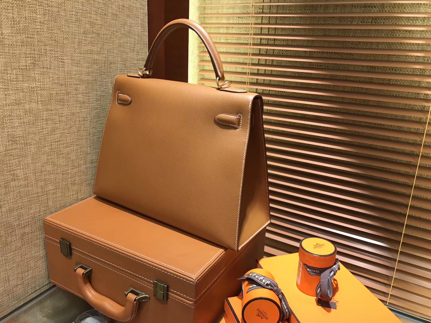 Hermès（爱马仕）Kelly 25，28，32(凯莉包) 金棕色 德国进口 掌纹牛皮 原版蜜蜡线 全手工缝制