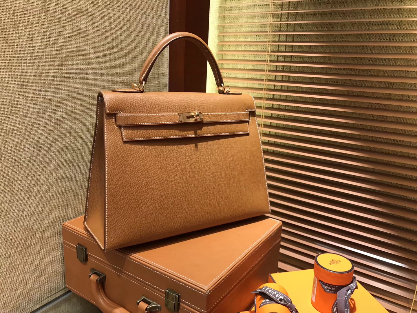 Hermès（爱马仕）Kelly 25，28，32(凯莉包) 金棕色 德国进口 掌纹牛皮 原版蜜蜡线 全手工缝制