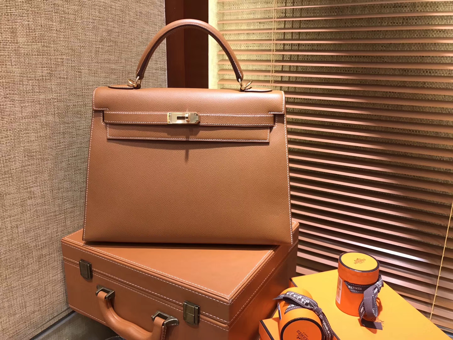 Hermès（爱马仕）Kelly 25，28，32(凯莉包) 金棕色 德国进口 掌纹牛皮 原版蜜蜡线 全手工缝制