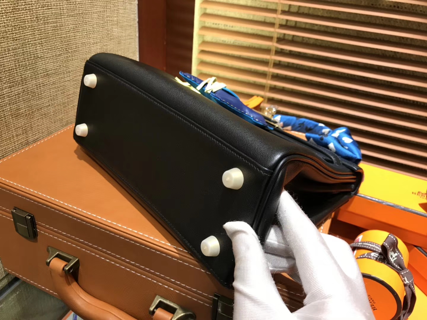 Hermès（爱马仕）Kelly凯莉包 经典黑 swift 牛皮 进口原料 原版蜜蜡线 金扣 25cm