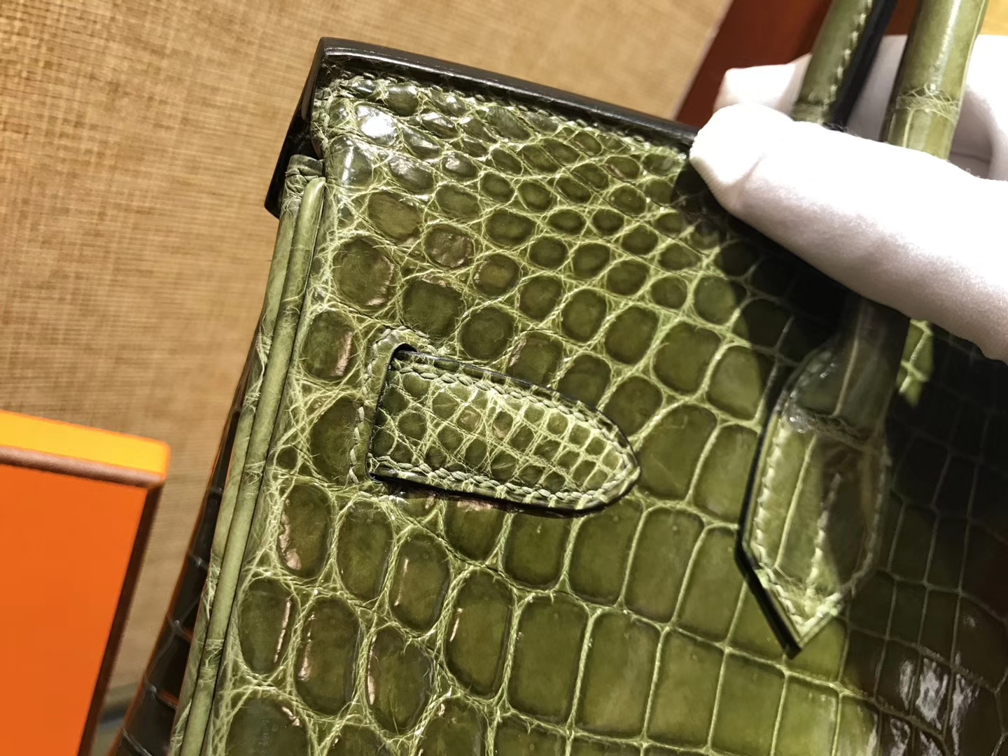 Hermès（爱马仕）Birkin铂金包 丛林绿 一级皮 尼罗鳄鱼 进口原料 顶级手缝工艺 金扣 30cm
