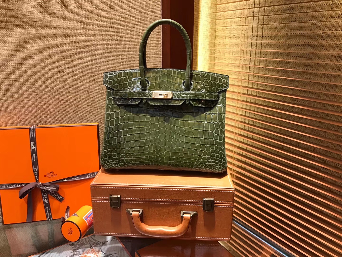 Hermès（爱马仕）Birkin铂金包 丛林绿 一级皮 尼罗鳄鱼 进口原料 顶级手缝工艺 金扣 30cm