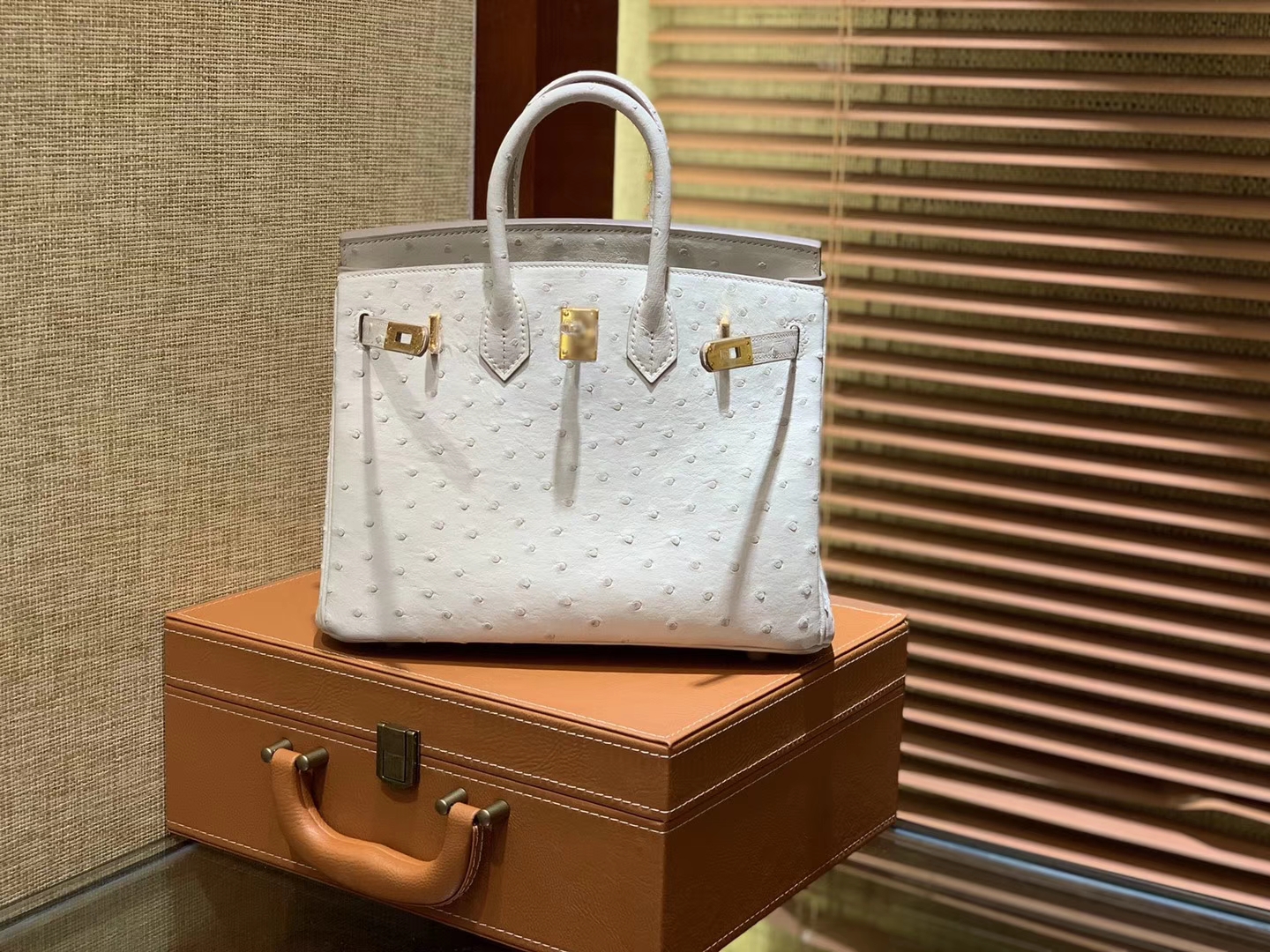 Hermès（爱马仕）Birkin 25cm 奶昔白 南非进口鸵鸟皮 顶级手缝工艺 金扣