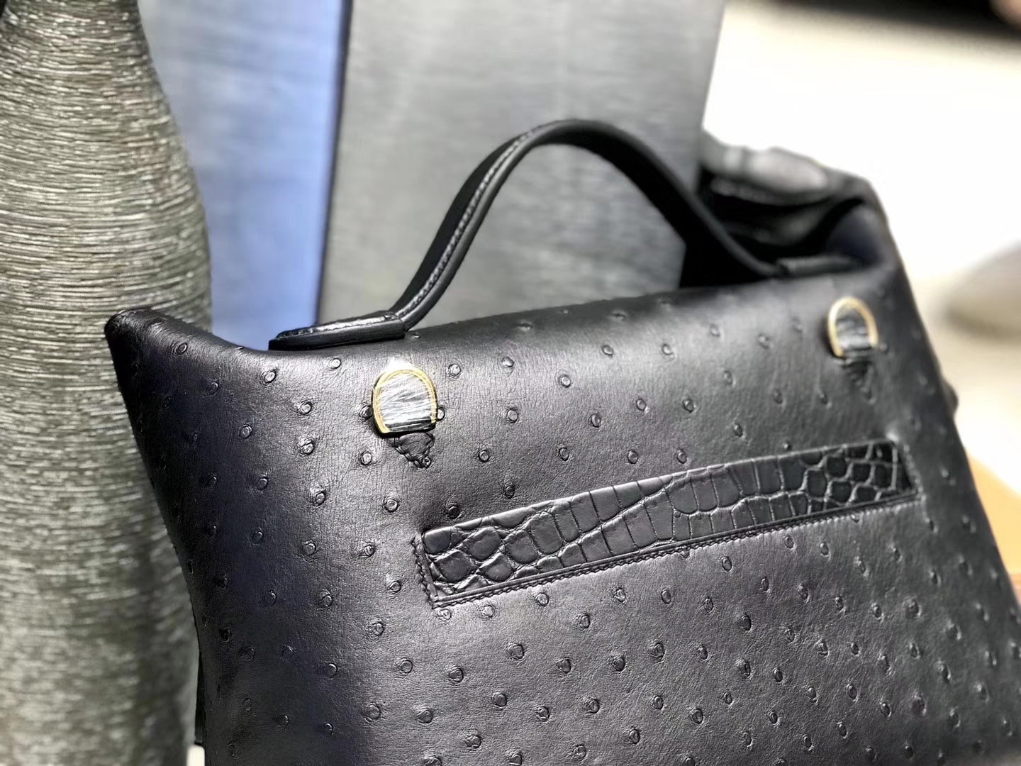 Hermès（爱马仕）2424 凯莉铂金包 经典黑 鸵鸟纹拼鳄鱼皮 金扣 现货