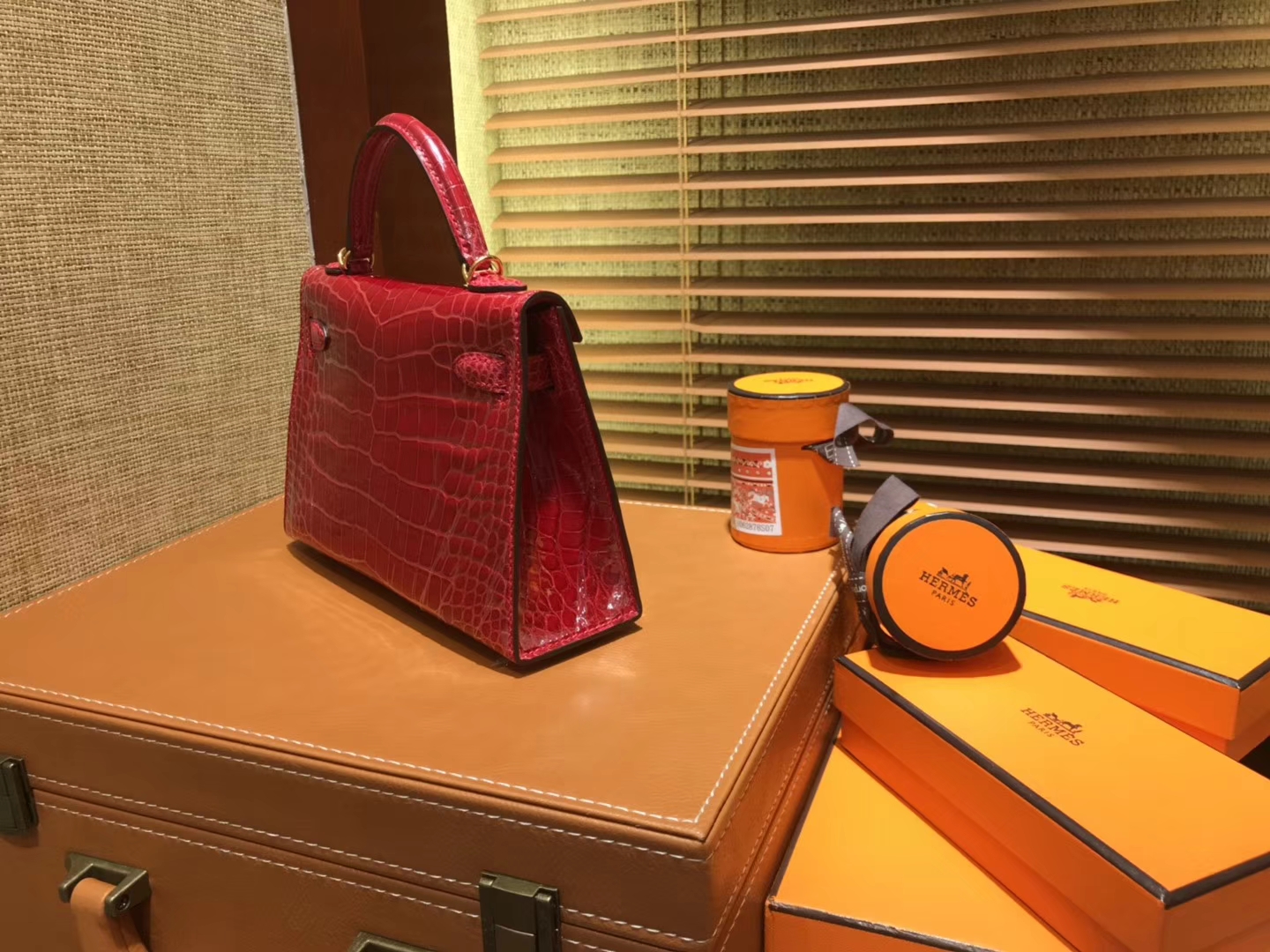 Hermès（爱马仕）MiniKelly 迷你凯莉 大红色 一级美洲鳄鱼皮 顶级手缝蜡线 金扣 19cm 2代