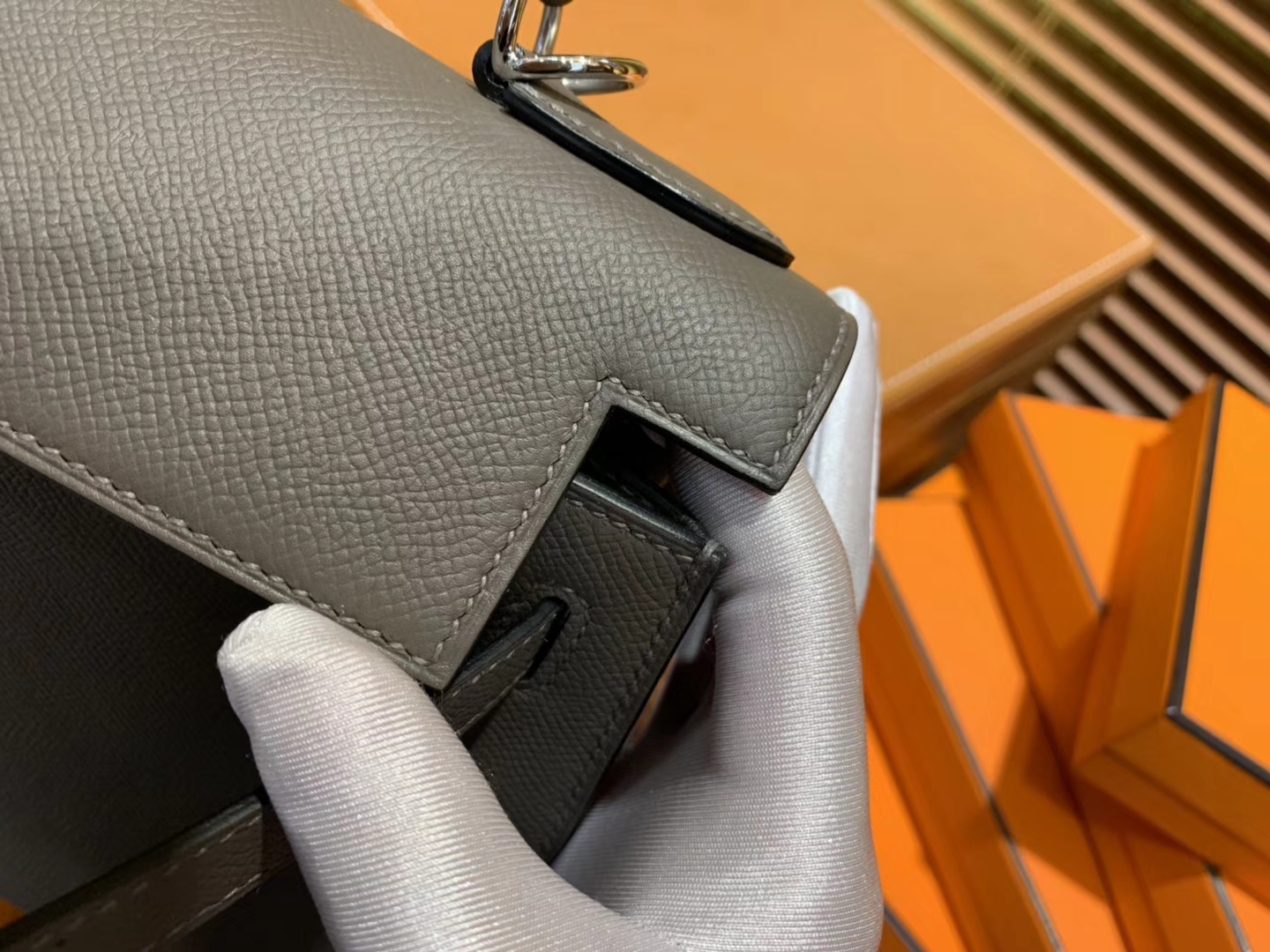 Hermès（爱马仕）Kelly凯莉包 掌纹小牛皮 锡器灰 进口原料 原版蜜蜡线 顶级工艺 银扣 28cm