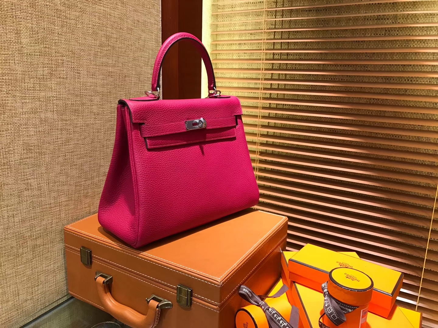 Hermès（爱马仕）Kelly凯莉包 togo小牛皮 枚紫色 进口原料 原版蜜蜡线 银扣 28cm