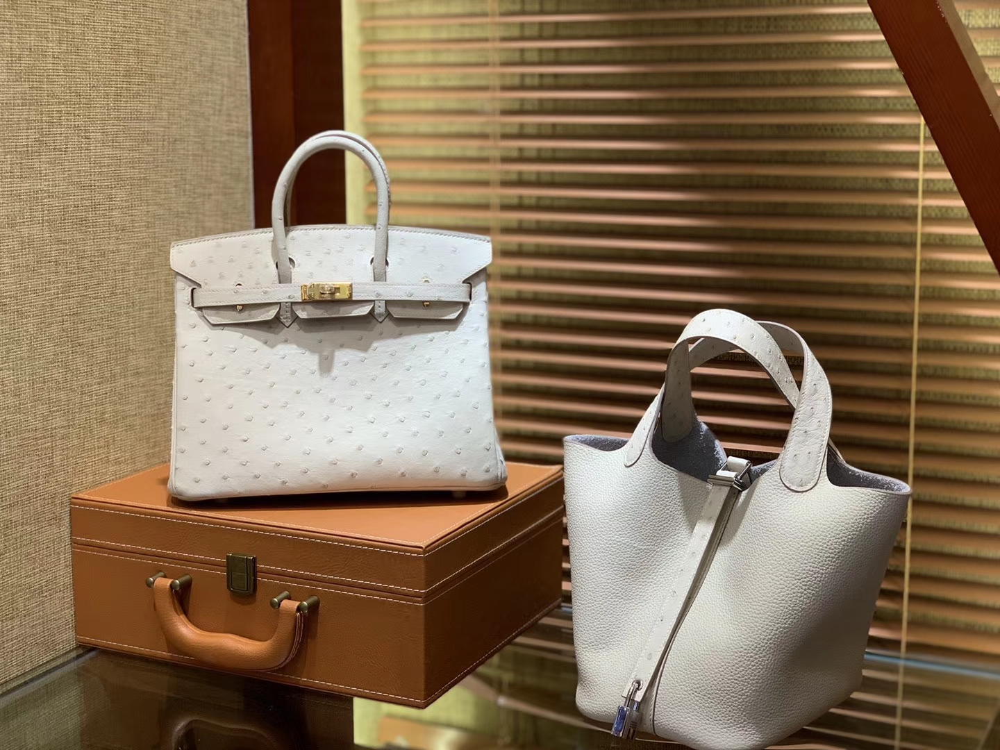 Hermès（爱马仕）Birkin 25cm 奶昔白 南非进口鸵鸟皮 顶级手缝工艺 金扣