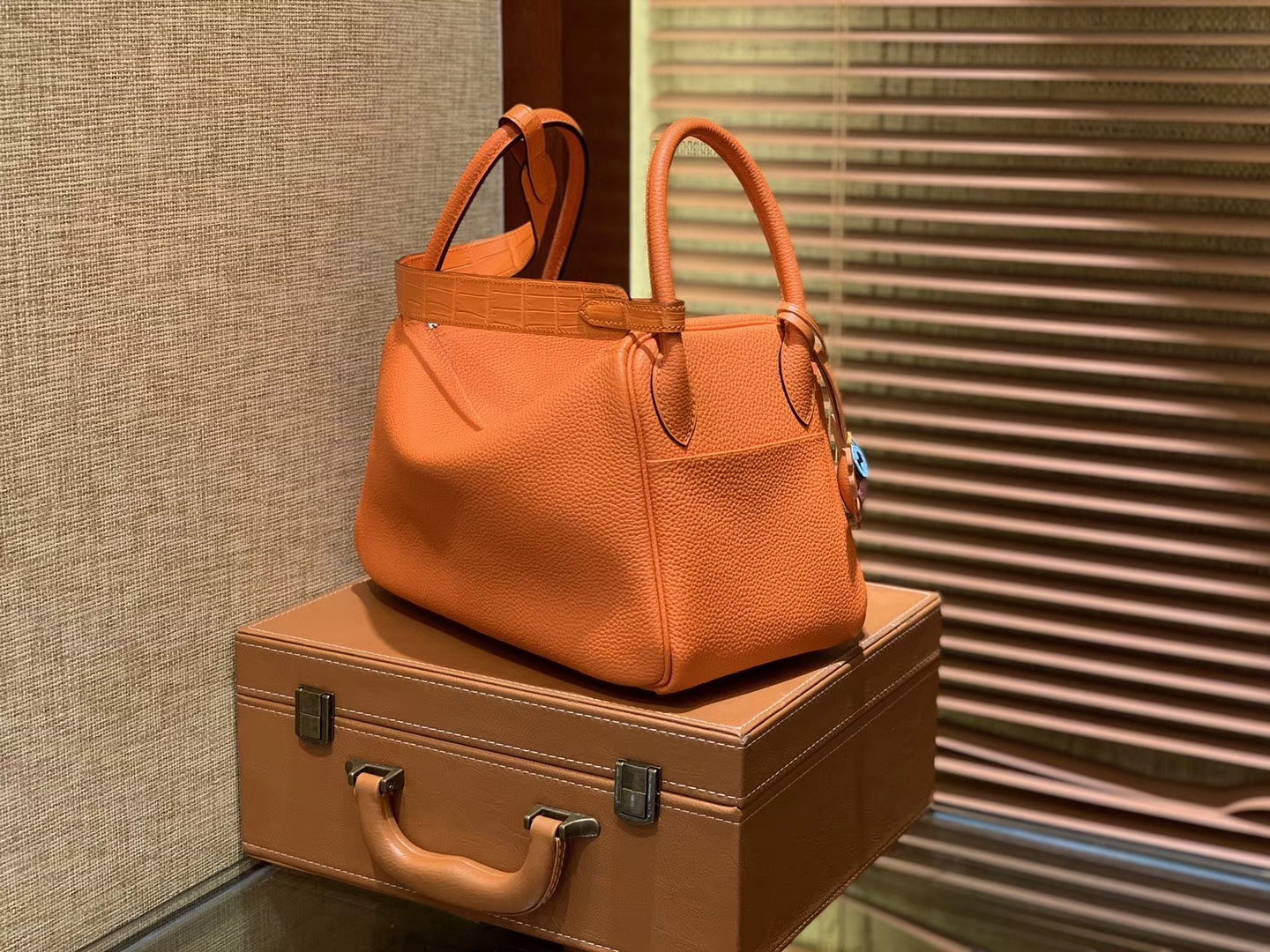 Hermès（爱马仕）Lindy琳迪包 橙色 小牛皮拼鳄鱼皮 进口原料 全手工缝制 银扣 26cm