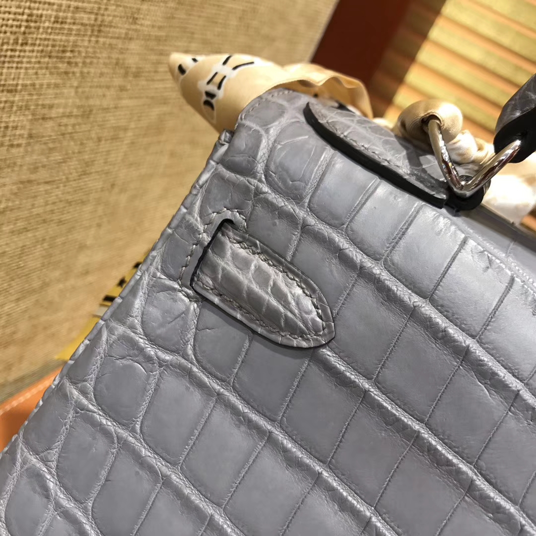 Hermès（爱马仕）Kelly 凯莉包 巴黎灰 尼罗雾面 一级鳄鱼皮 顶级全手工缝制 银扣 28cm