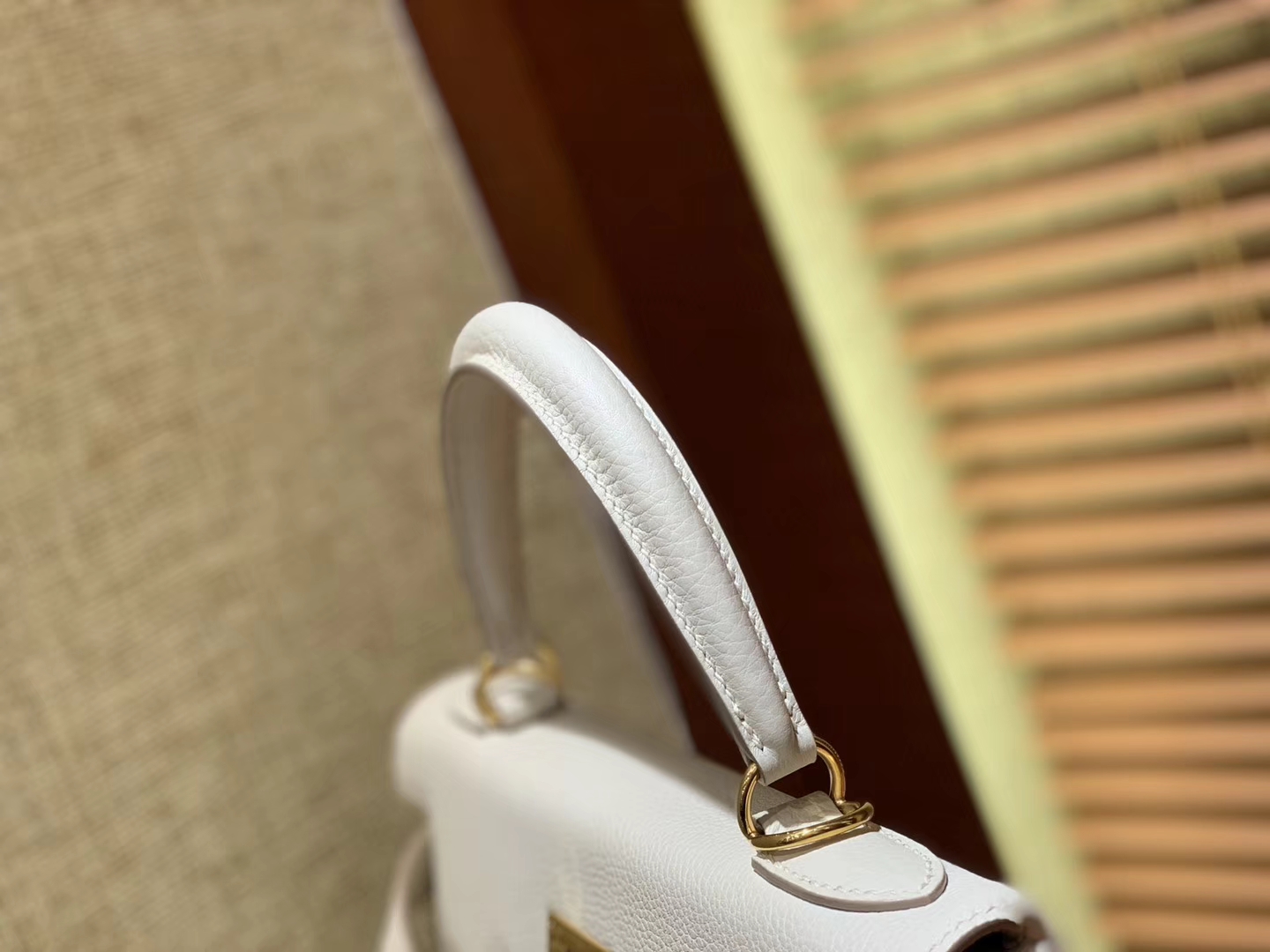 Hermès（爱马仕）Kelly凯莉包 togo小牛皮 奶昔白 进口原料 原版蜜蜡线 金扣 28cm
