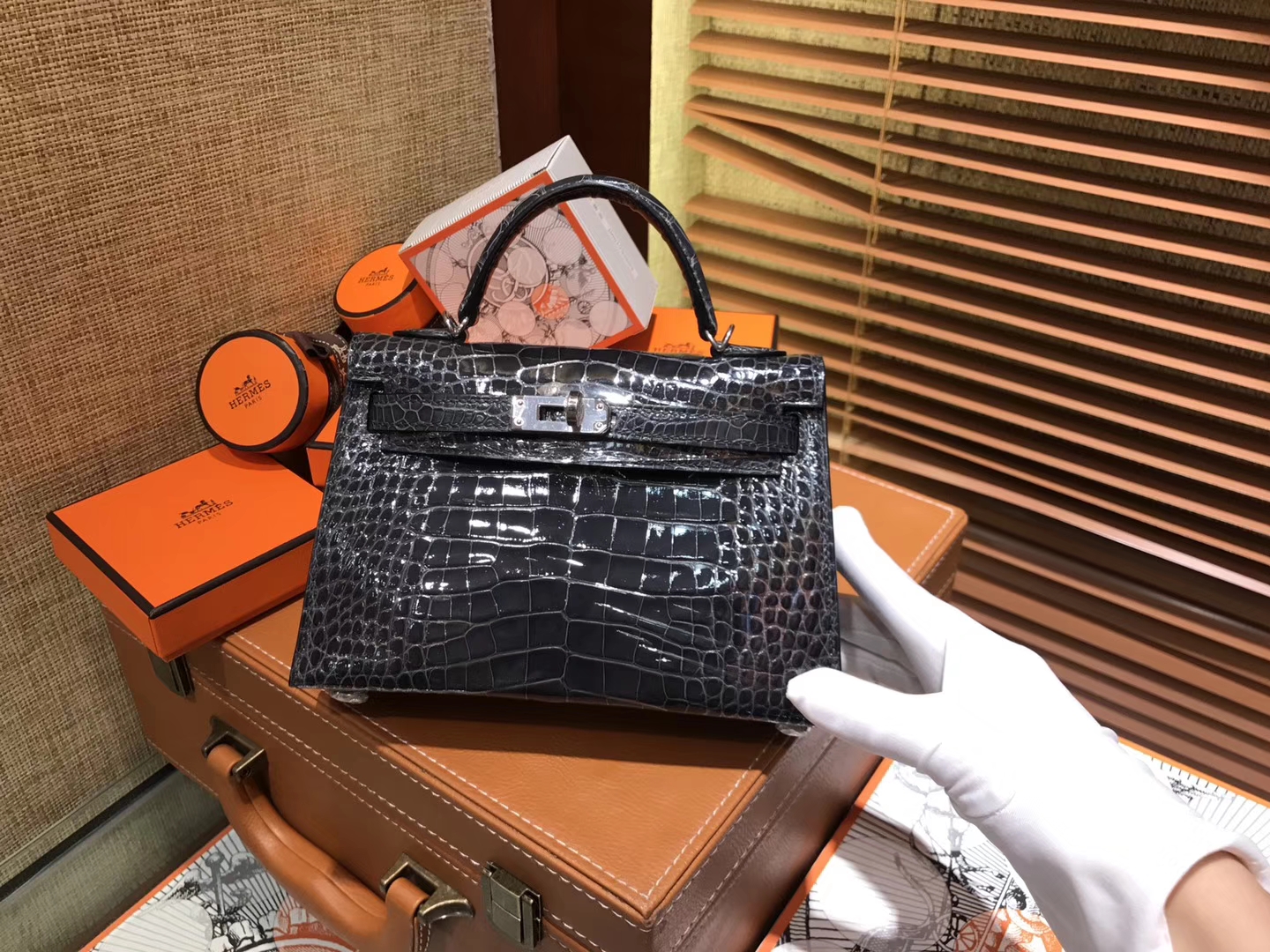 Hermès（爱马仕）MiniKelly 迷你凯莉 石墨黑 一级美洲鳄鱼皮 顶级手缝蜡线 银扣 19cm 2代