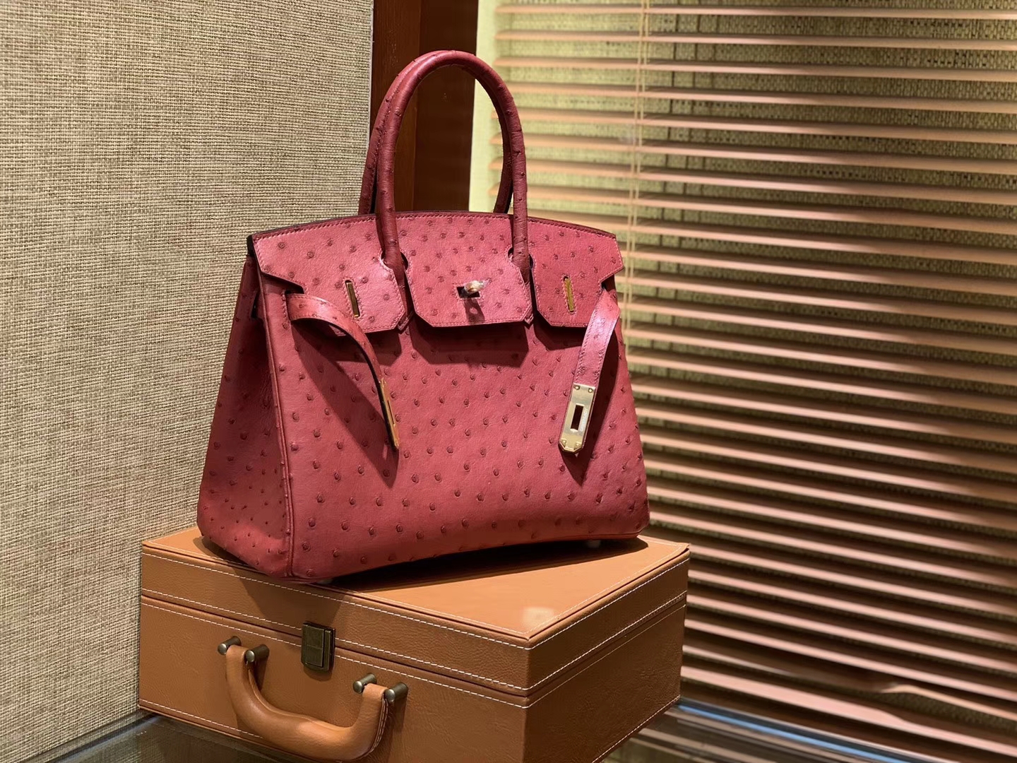 Hermès（爱马仕）Birkin 30cm 石榴红 南非进口鸵鸟皮 顶级手缝工艺 金扣
