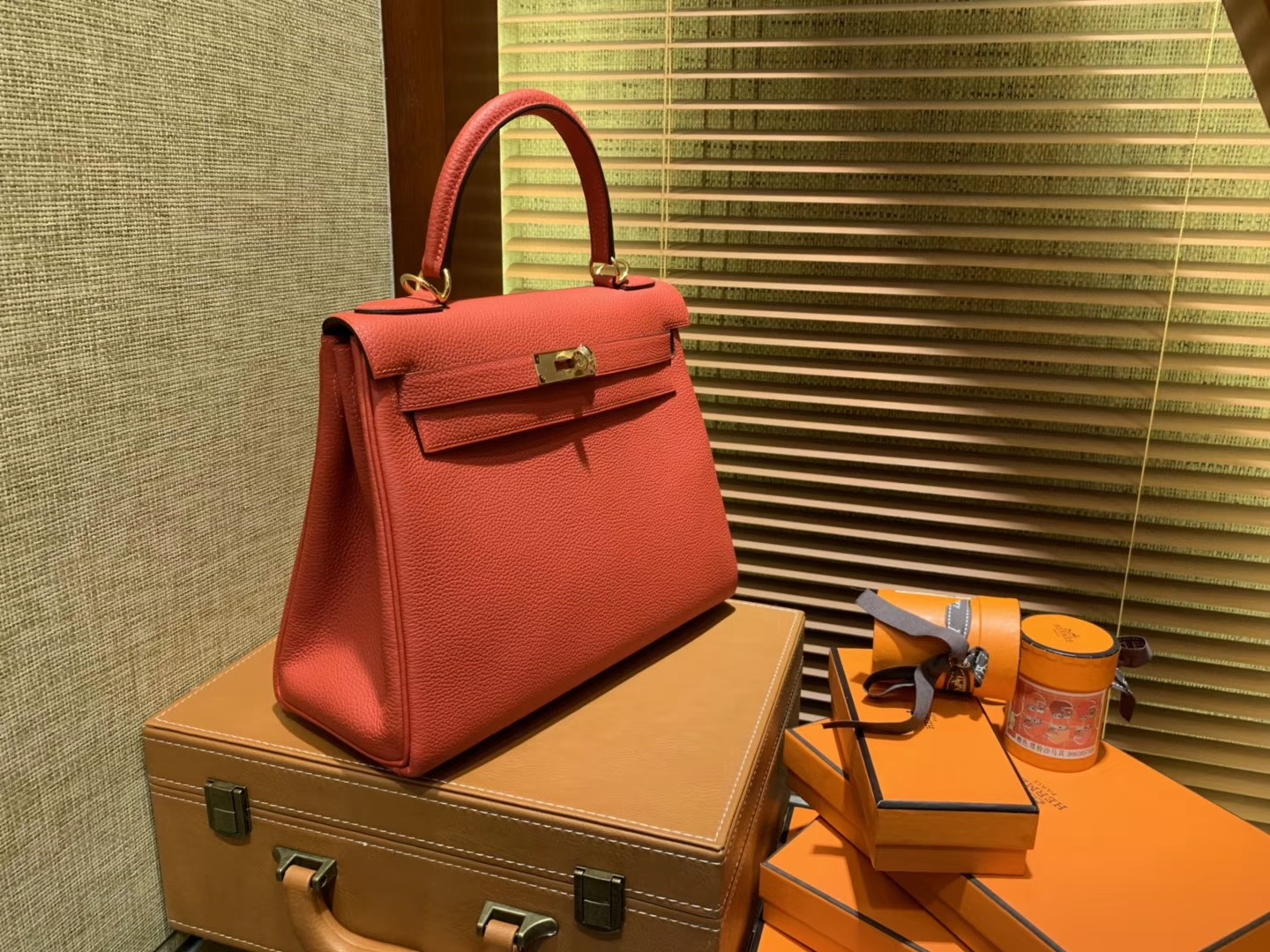 Hermès（爱马仕）Kelly凯莉包 togo小牛皮 中国红 进口原料 原版蜜蜡线 金扣 28cm
