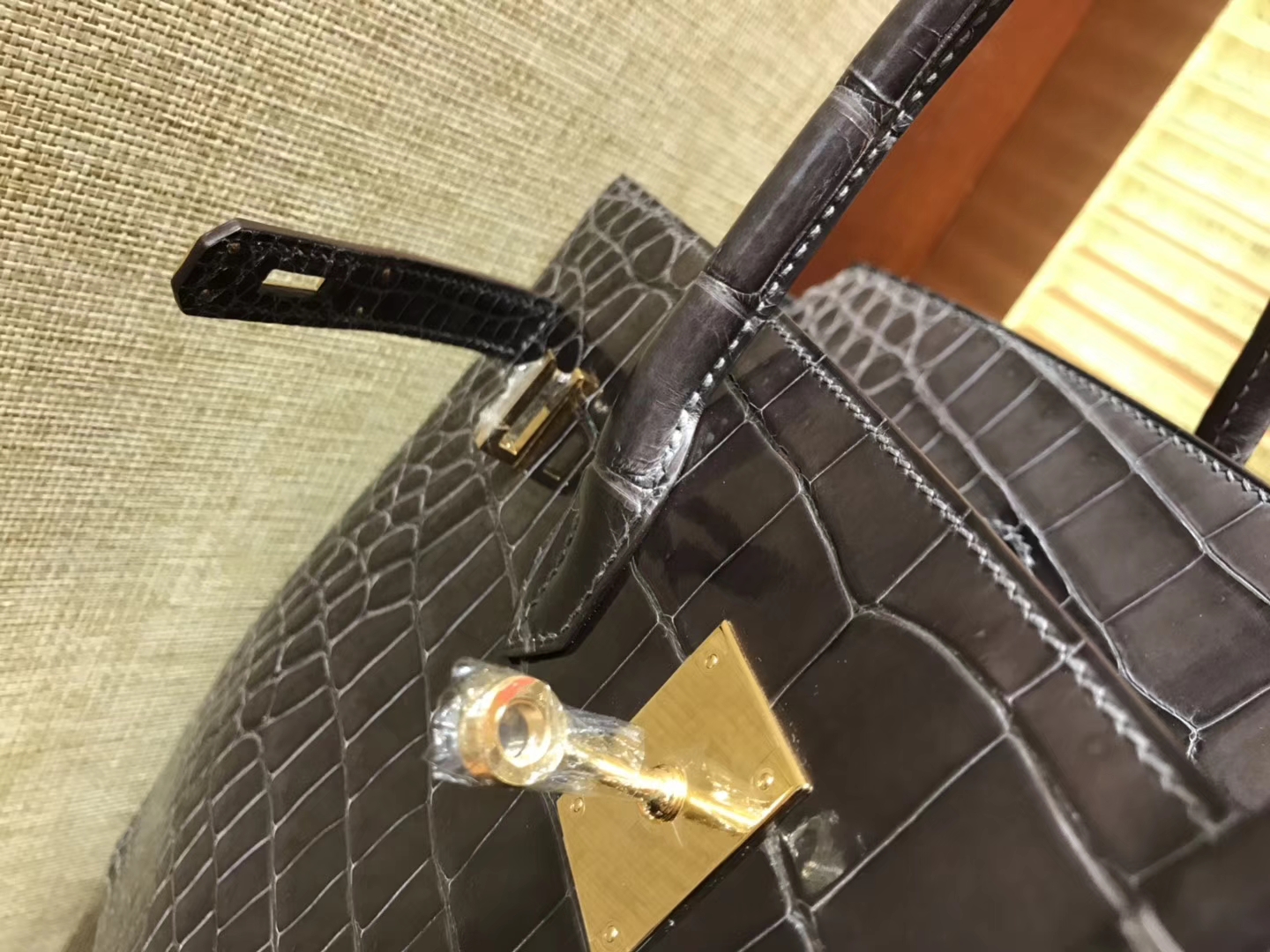 Hermès（爱马仕）Birkin铂金包 锡器灰 一级皮 尼罗鳄鱼 进口原料 顶级手缝工艺 金扣 35cm