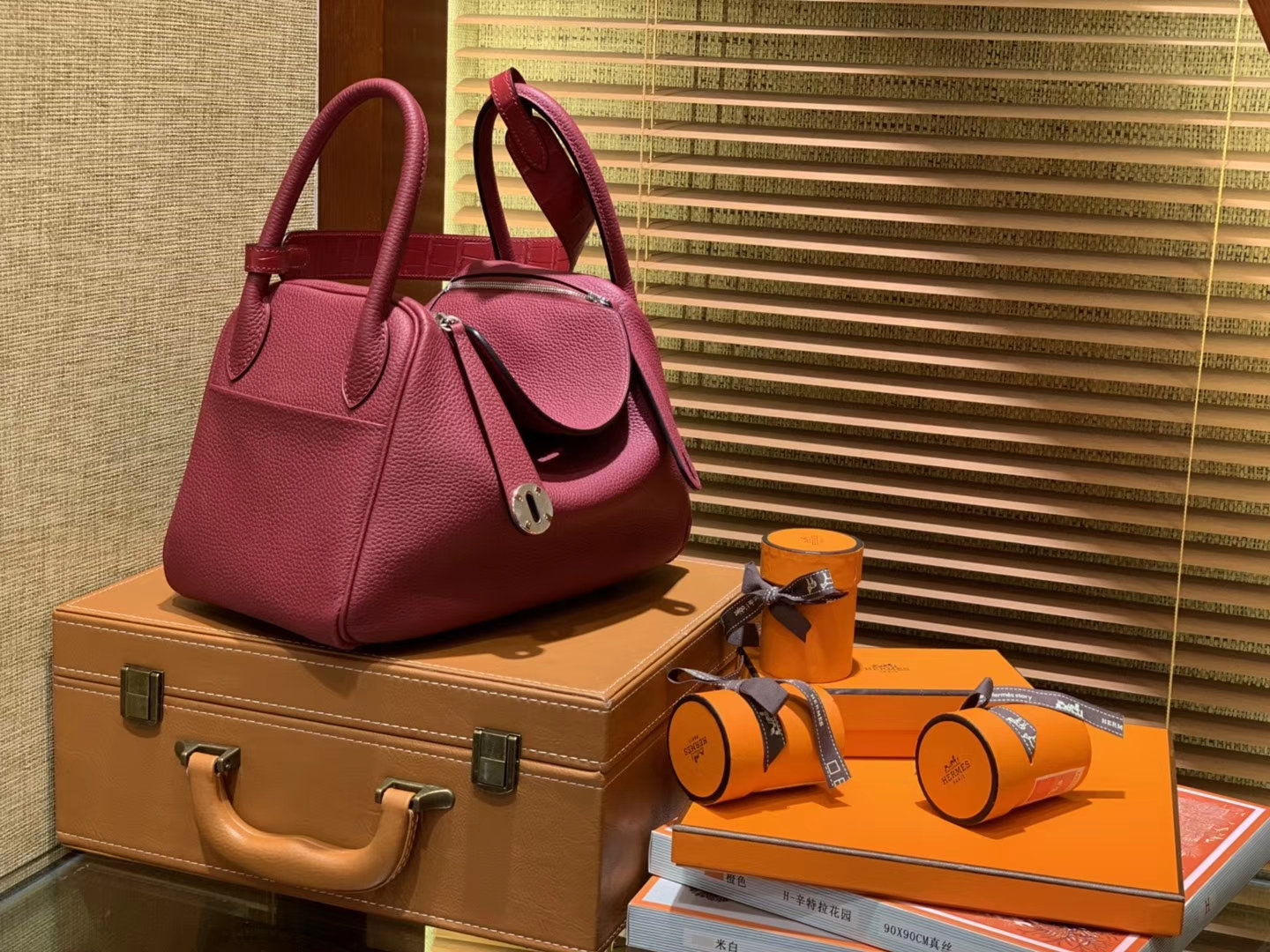 Hermès（爱马仕）Lindy琳迪包 石榴红 小牛皮拼鳄鱼皮 进口原料 全手工缝制 银扣 26cm