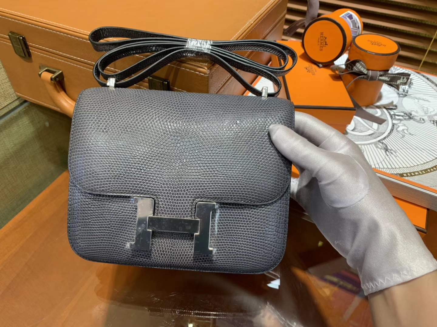 Hermès（爱马仕）Constance 18cm 铁灰色 蜥蜴皮 顶级手缝工艺 银扣