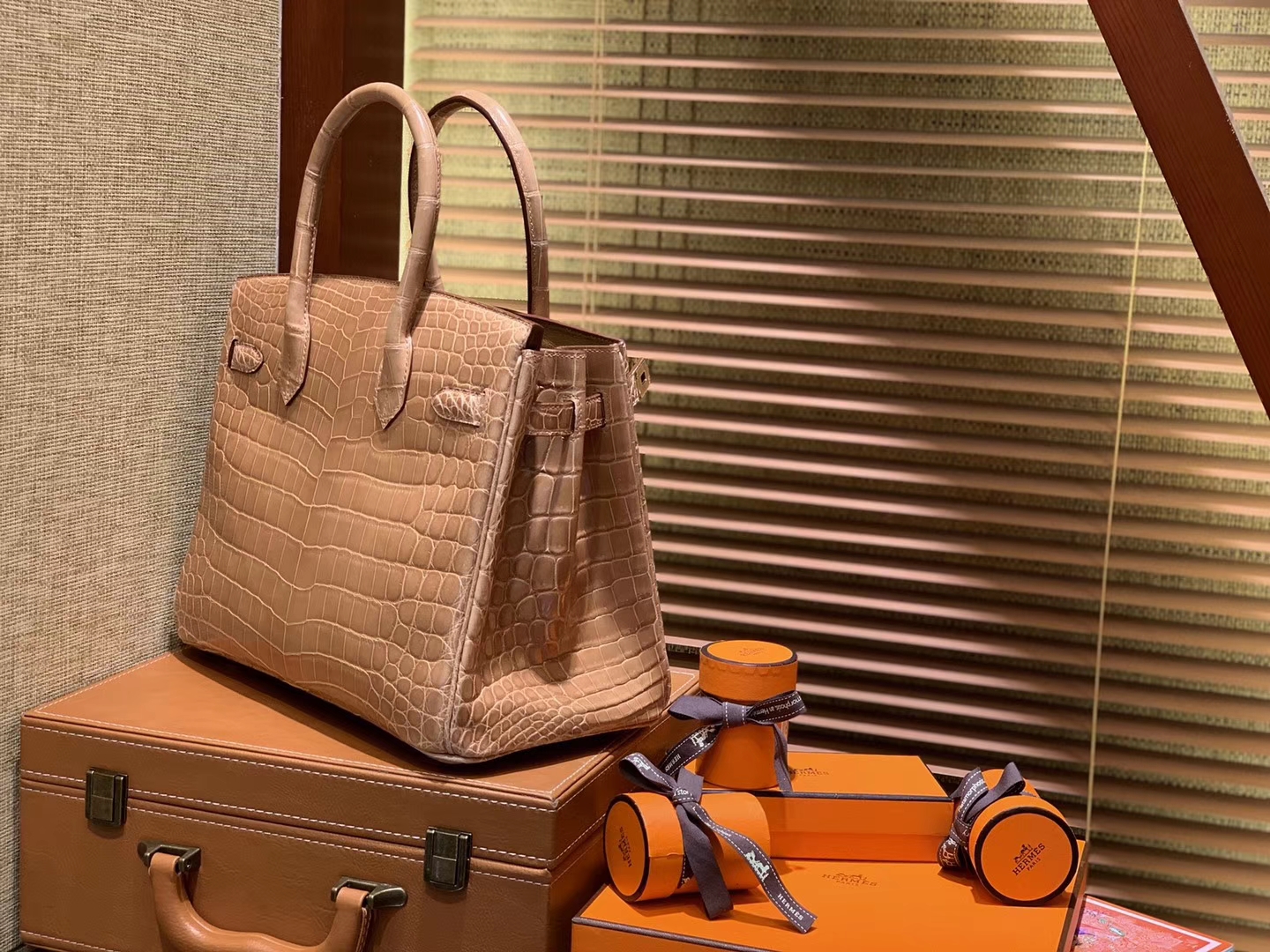 Hermès（爱马仕）Birkin铂金包 奶茶色 一级皮 尼罗鳄鱼 进口原料 顶级手缝工艺 30cm