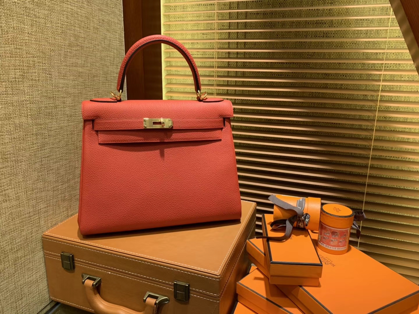 Hermès（爱马仕）Kelly凯莉包 togo小牛皮 中国红 进口原料 原版蜜蜡线 金扣 28cm