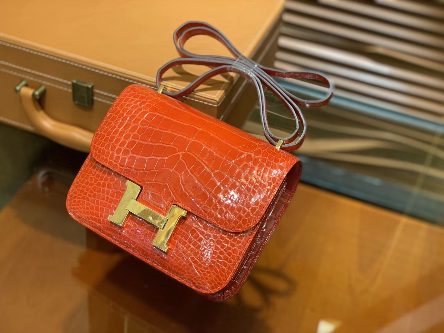 Hermès（爱马仕）Constance 18cm 法拉利红 一级美洲鳄鱼皮 顶级手缝工艺 金扣