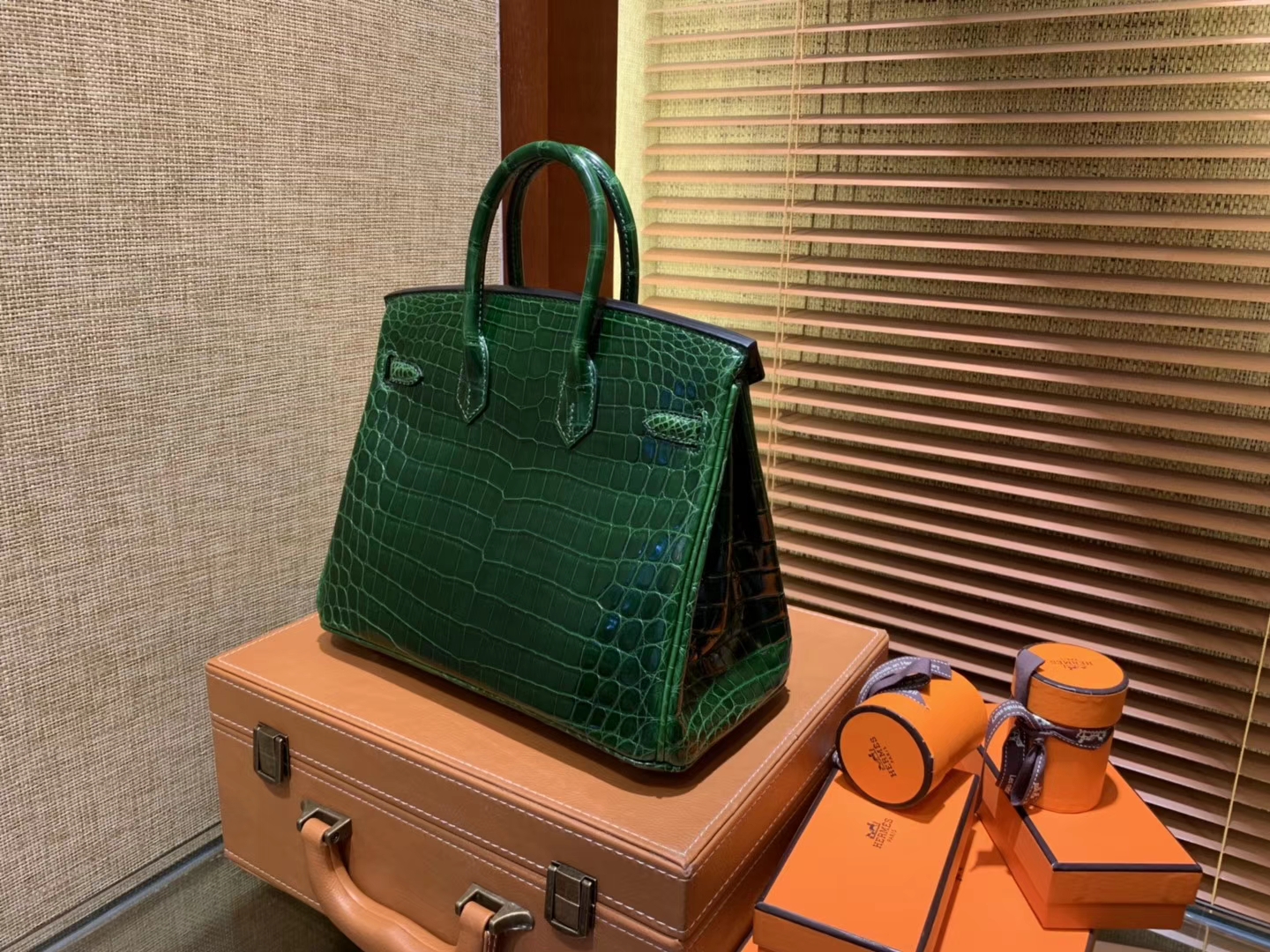 Hermès（爱马仕）Birkin铂金包 祖母绿一级皮 尼罗鳄鱼 进口原料 顶级手缝工艺 25cm