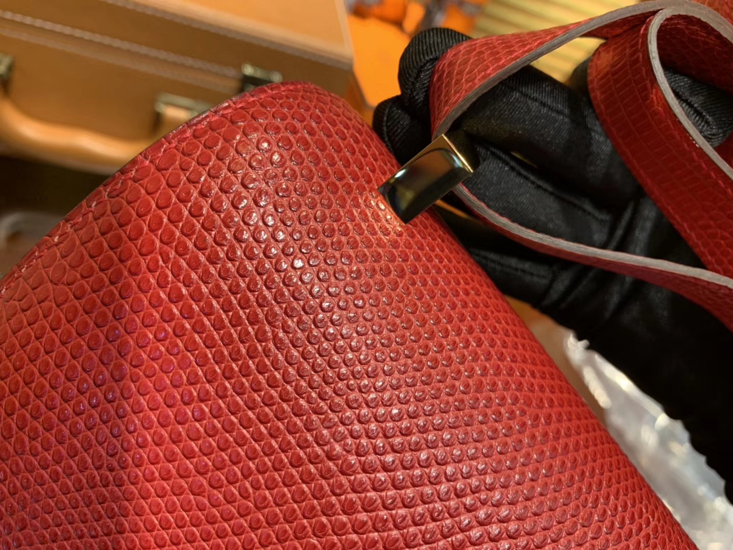 Hermès（爱马仕）Constance 23cm 番茄红 蜥蜴皮 顶级手缝工艺 金扣