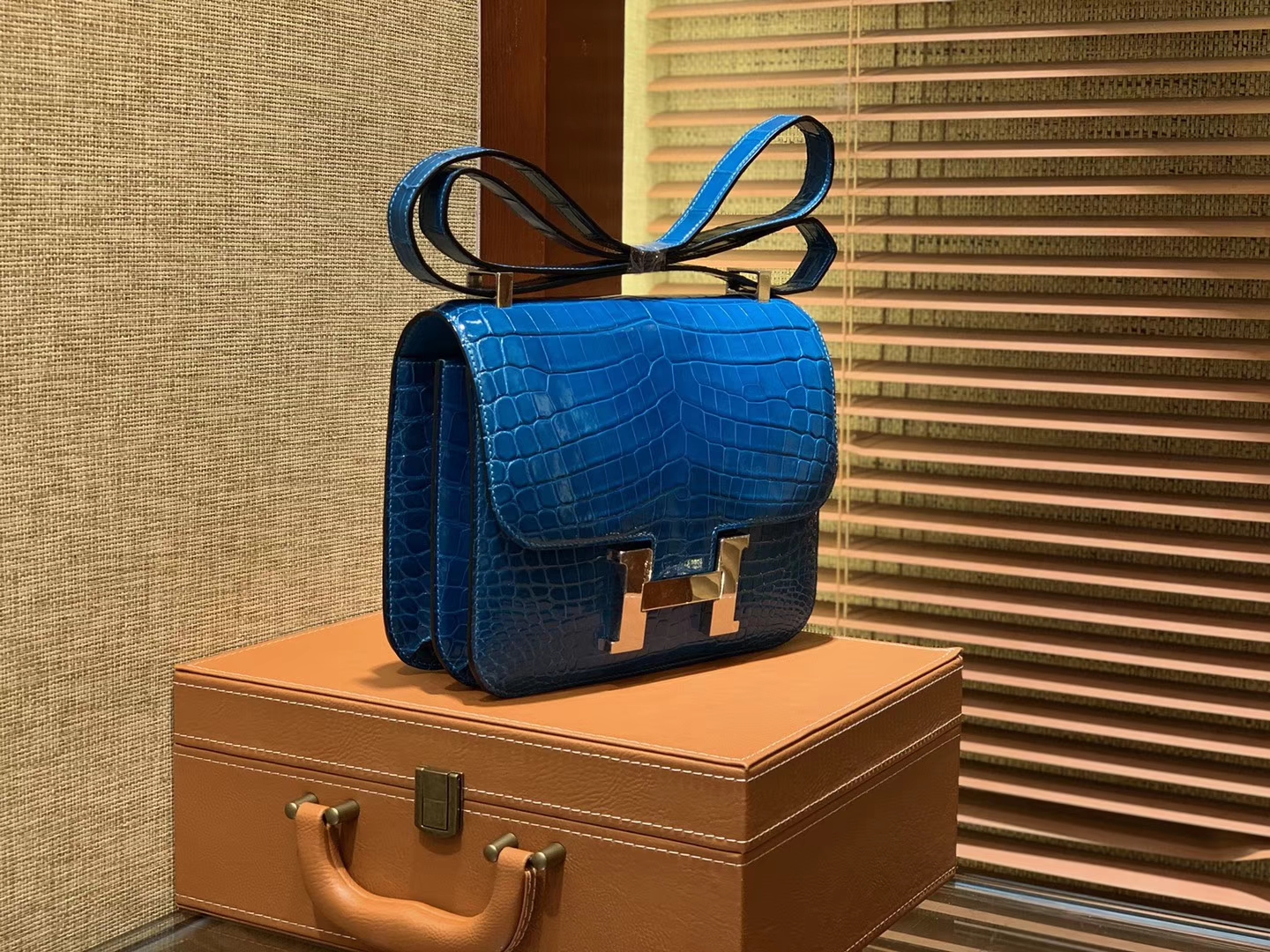 Hermès（爱马仕）Constance 23cm 伊滋密尔蓝 一级尼罗鳄鱼皮 顶级手缝工艺 金扣