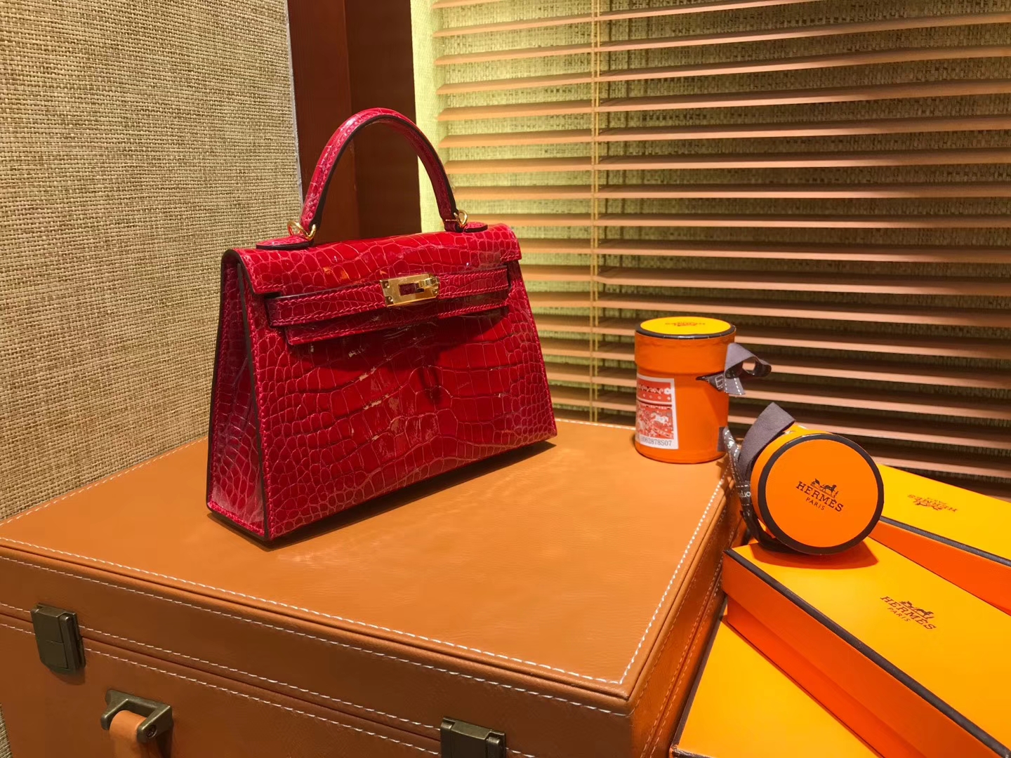 Hermès（爱马仕）MiniKelly 迷你凯莉 大红色 一级美洲鳄鱼皮 顶级手缝蜡线 金扣 19cm 2代