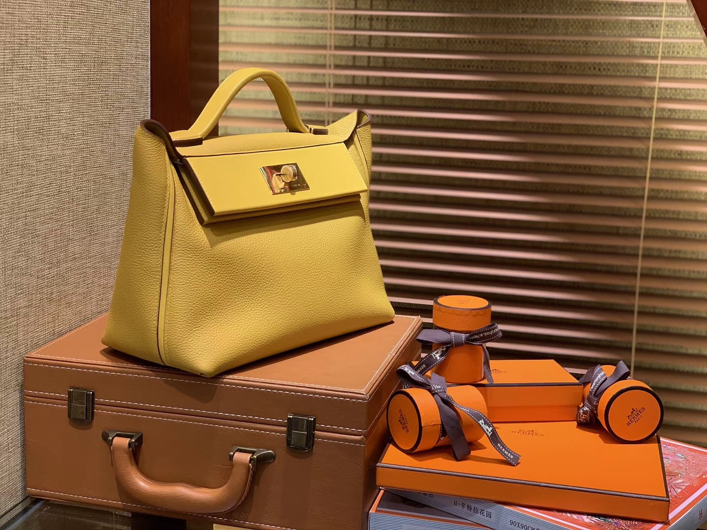Hermès（爱马仕）Kelly-2424 黄色 原厂御用顶级小牛皮拼Swift皮 togo 金扣 29cm