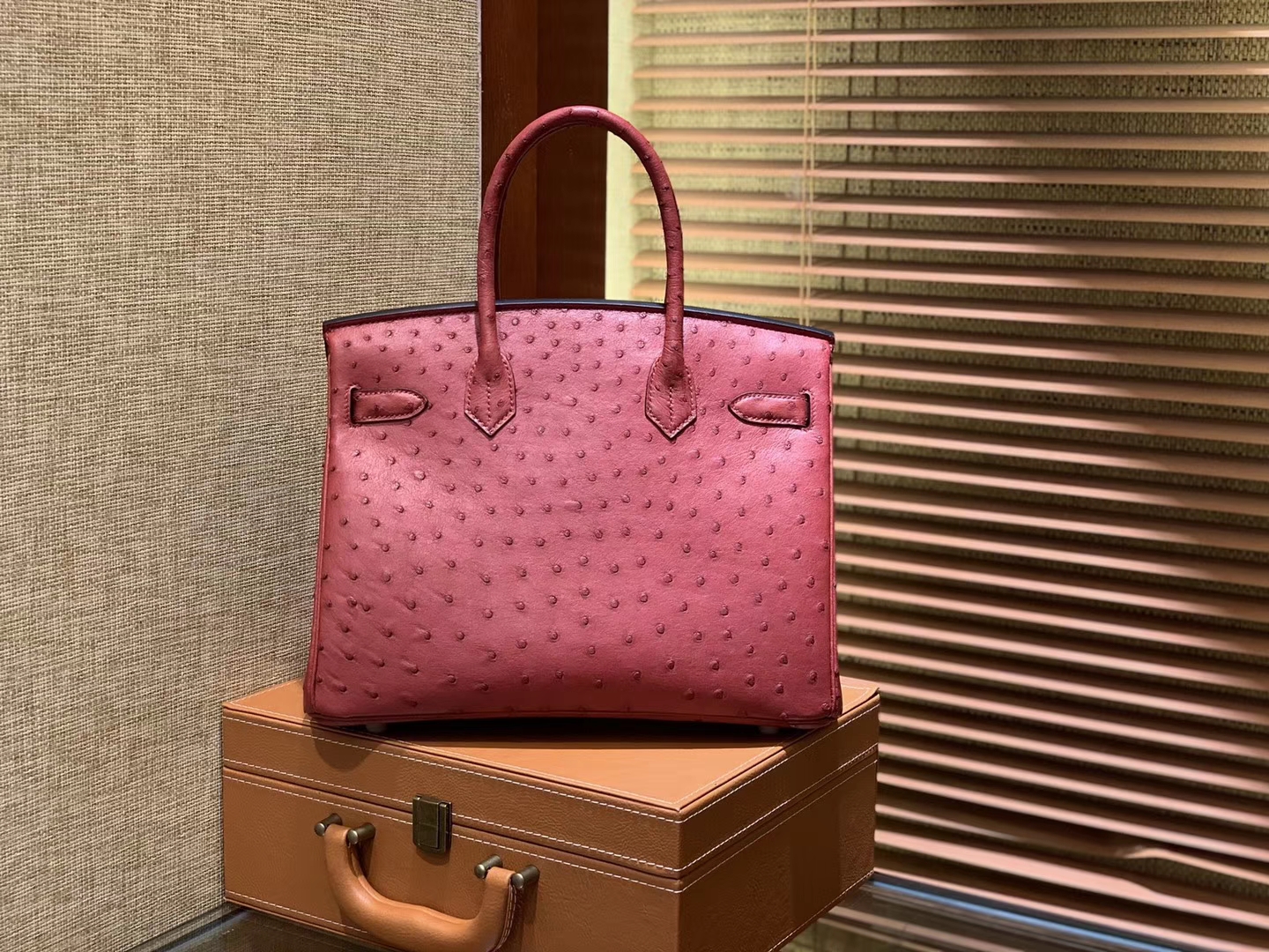 Hermès（爱马仕）Birkin 30cm 石榴红 南非进口鸵鸟皮 顶级手缝工艺 金扣