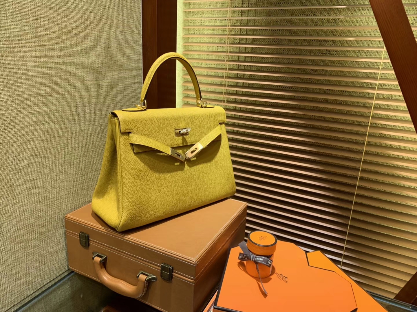 Hermès（爱马仕）Kelly凯莉包 togo小牛皮 琥珀黄 进口原料 原版蜜蜡线 金扣 28cm