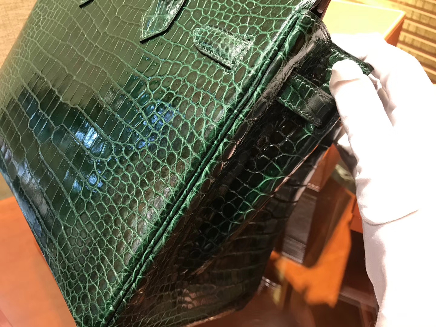 Hermès（爱马仕）Birkin铂金包 祖母绿 一级皮 湾鳄鱼皮 倒V 进口原料 顶级手缝工艺 30cm