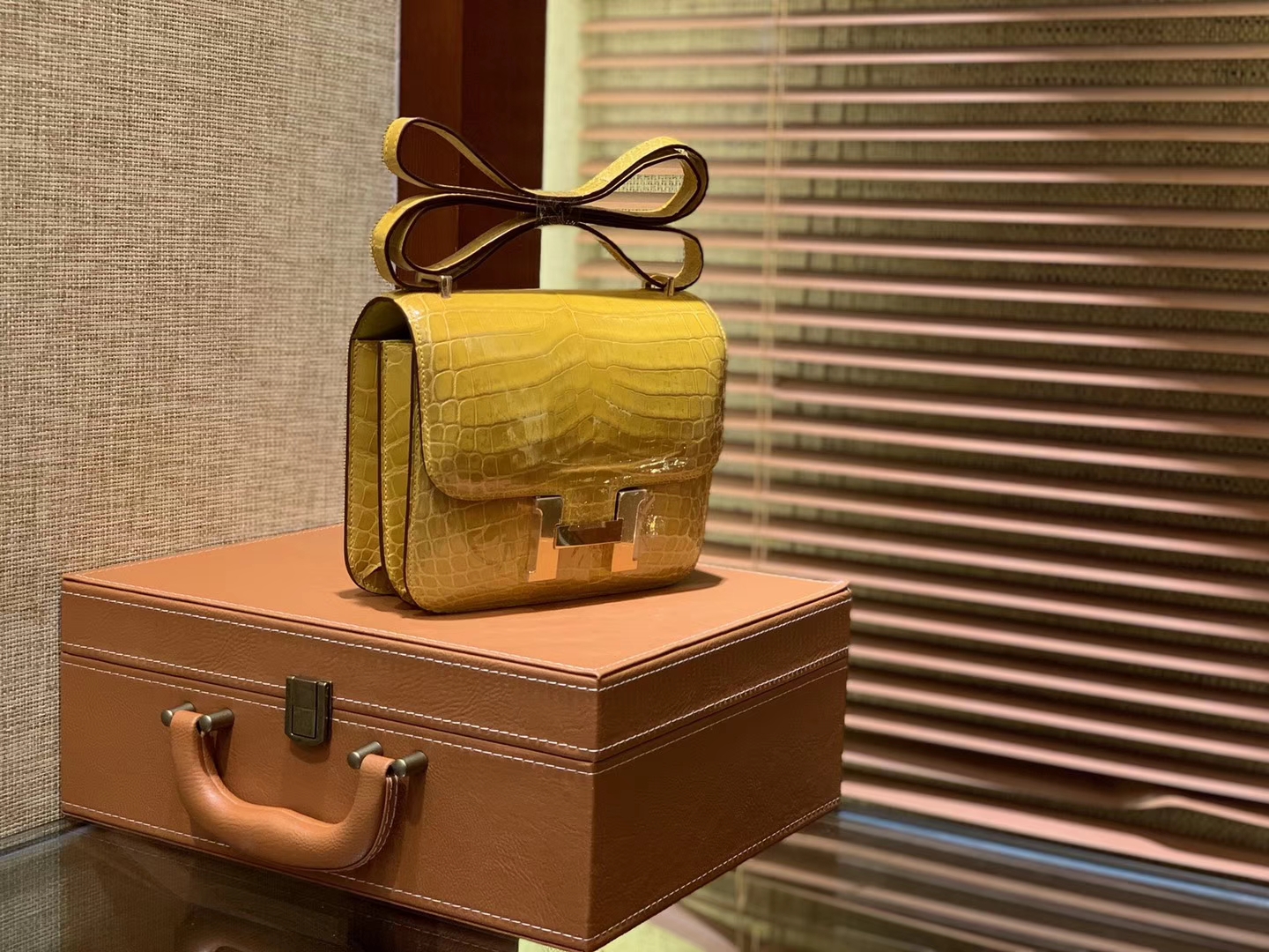 Hermès（爱马仕）Constance空姐包 琥珀黄 一级尼罗鳄鱼皮 顶级手缝工艺 18cm