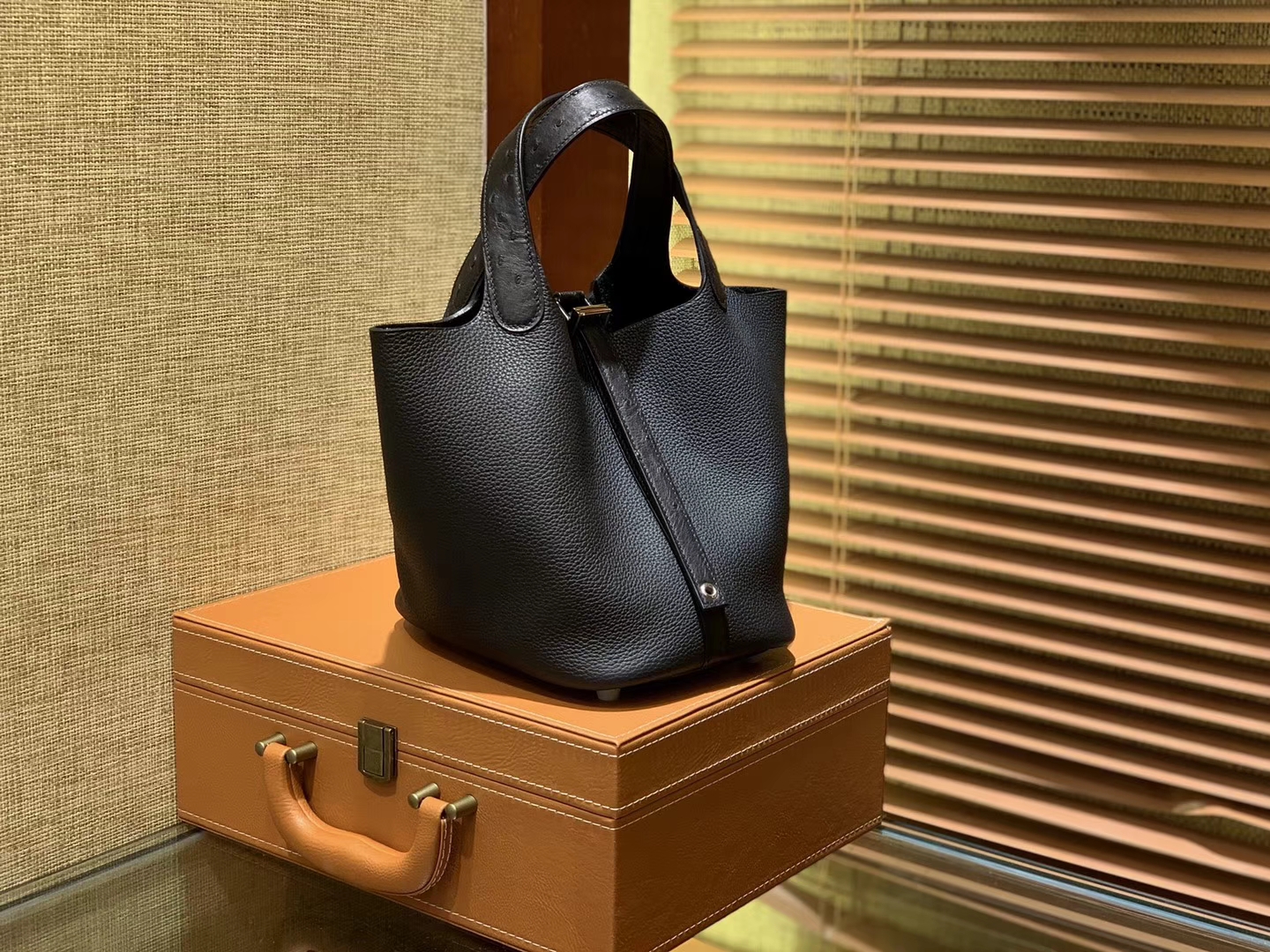 Hermès（爱马仕）Piction菜篮包 经典黑 鸵鸟皮拼小牛皮 顶级手工缝制 银扣 18cm