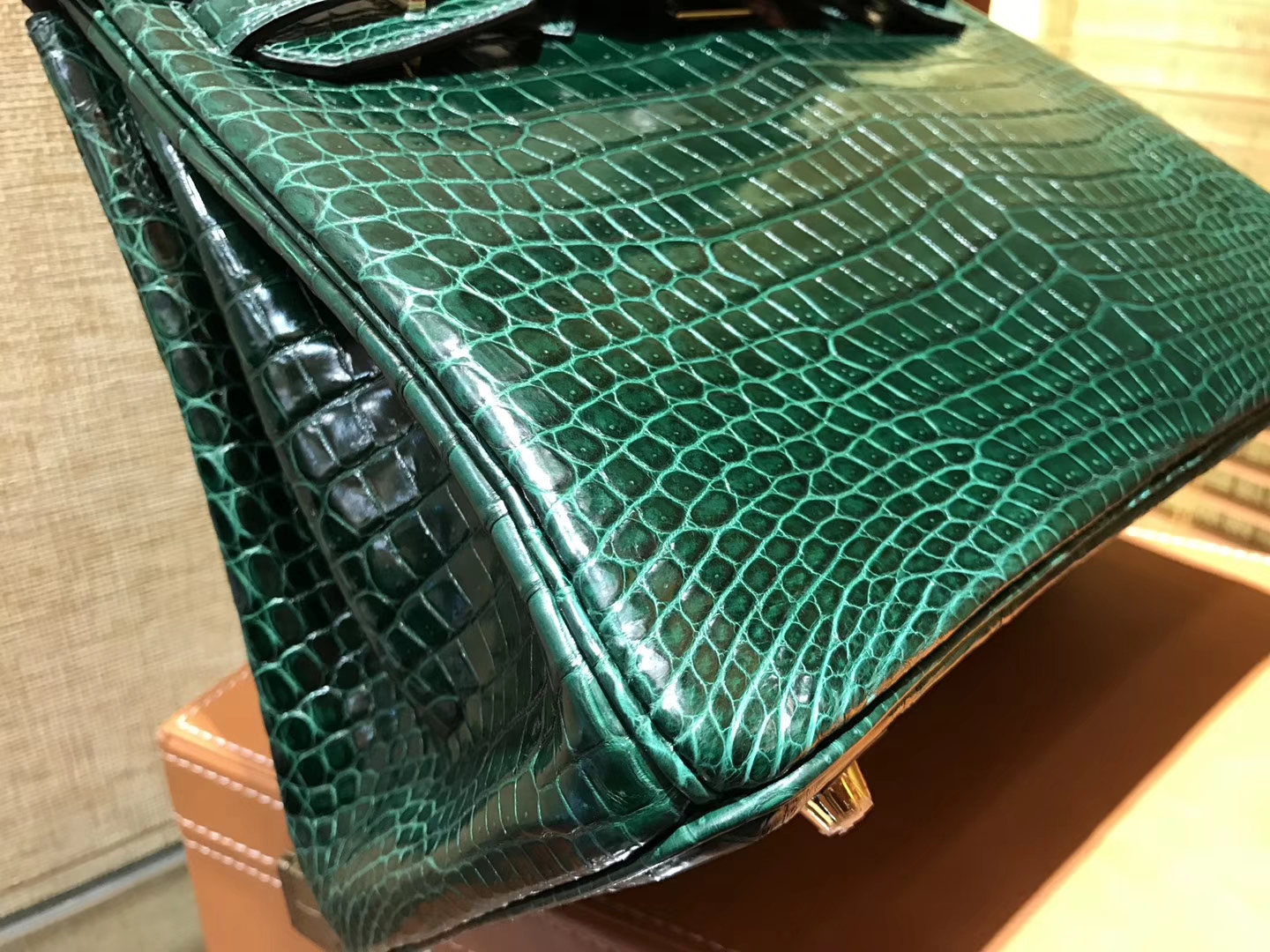 Hermès（爱马仕）Birkin铂金包 祖母绿 一级皮 湾鳄鱼皮 倒V 进口原料 顶级手缝工艺 30cm