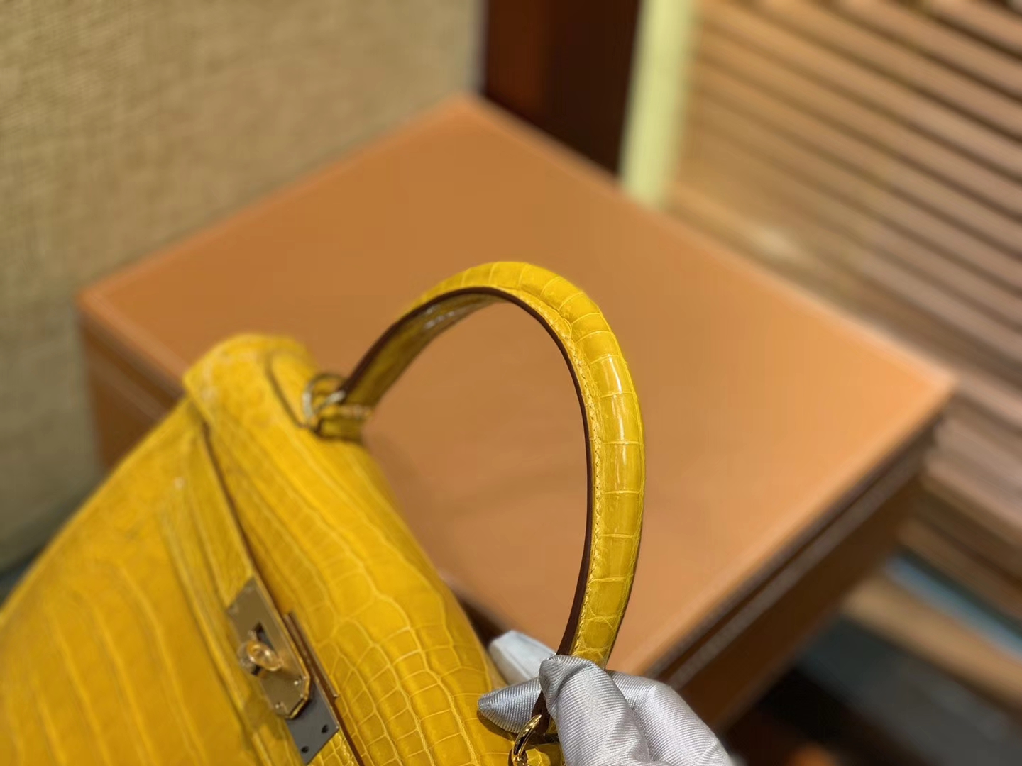 Hermès（爱马仕）Kelly 凯莉包 琥珀黄 级尼罗鳄鱼皮 顶级全手工缝制 金扣 28cm