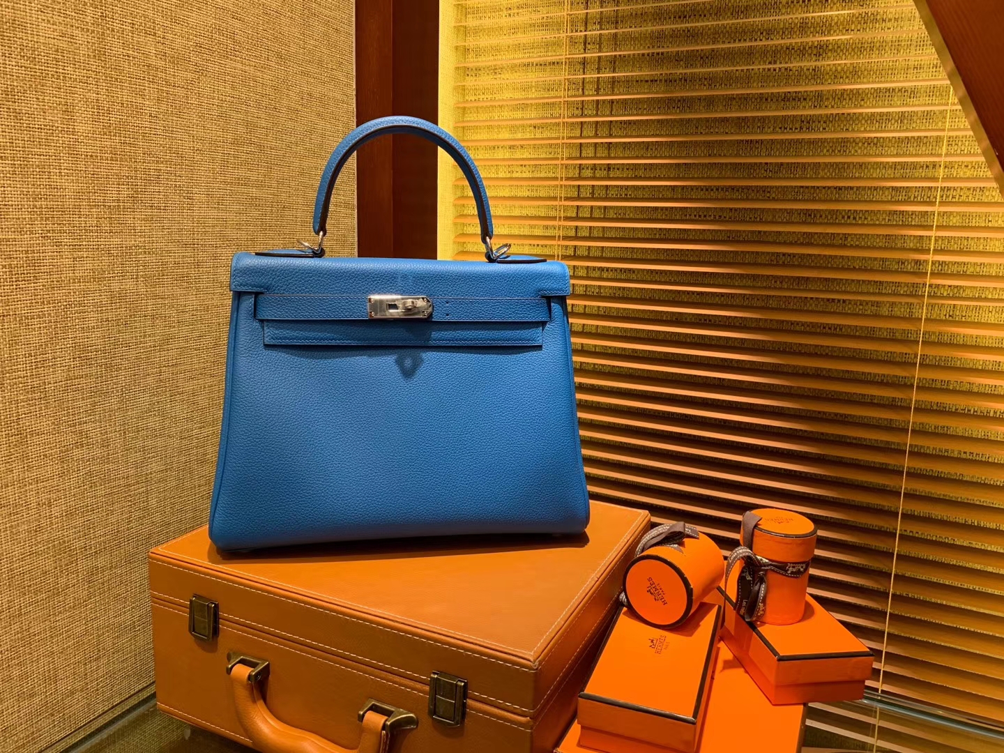 Hermès（爱马仕）Kelly凯莉包 togo小牛皮 坦桑尼亚蓝 金扣 28cm