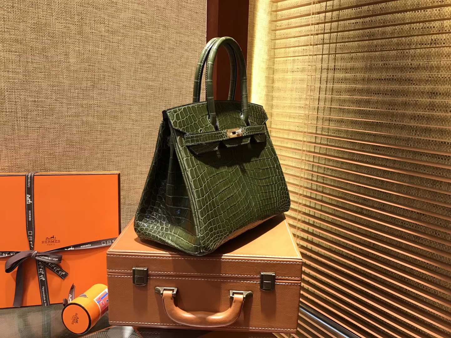 Hermès（爱马仕）Birkin铂金包 丛林绿 一级皮 尼罗鳄鱼 进口原料 顶级手缝工艺 金扣 30cm