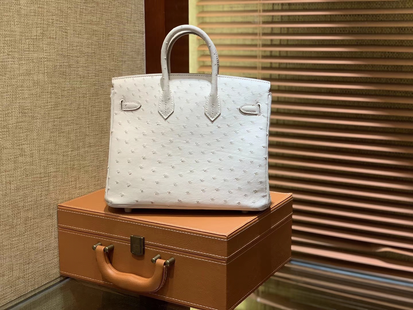 Hermès（爱马仕）Birkin 25cm 奶昔白 南非进口鸵鸟皮 顶级手缝工艺 金扣