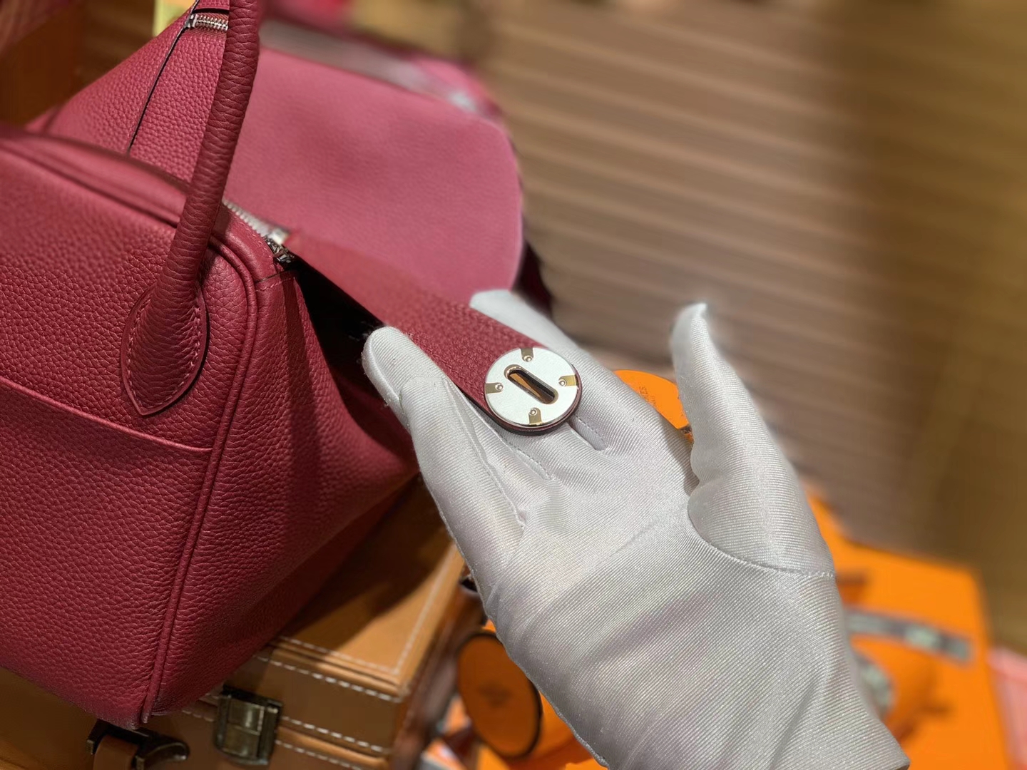 Hermès（爱马仕）Lindy琳迪包 石榴红 小牛皮拼鳄鱼皮 进口原料 全手工缝制 银扣 26cm