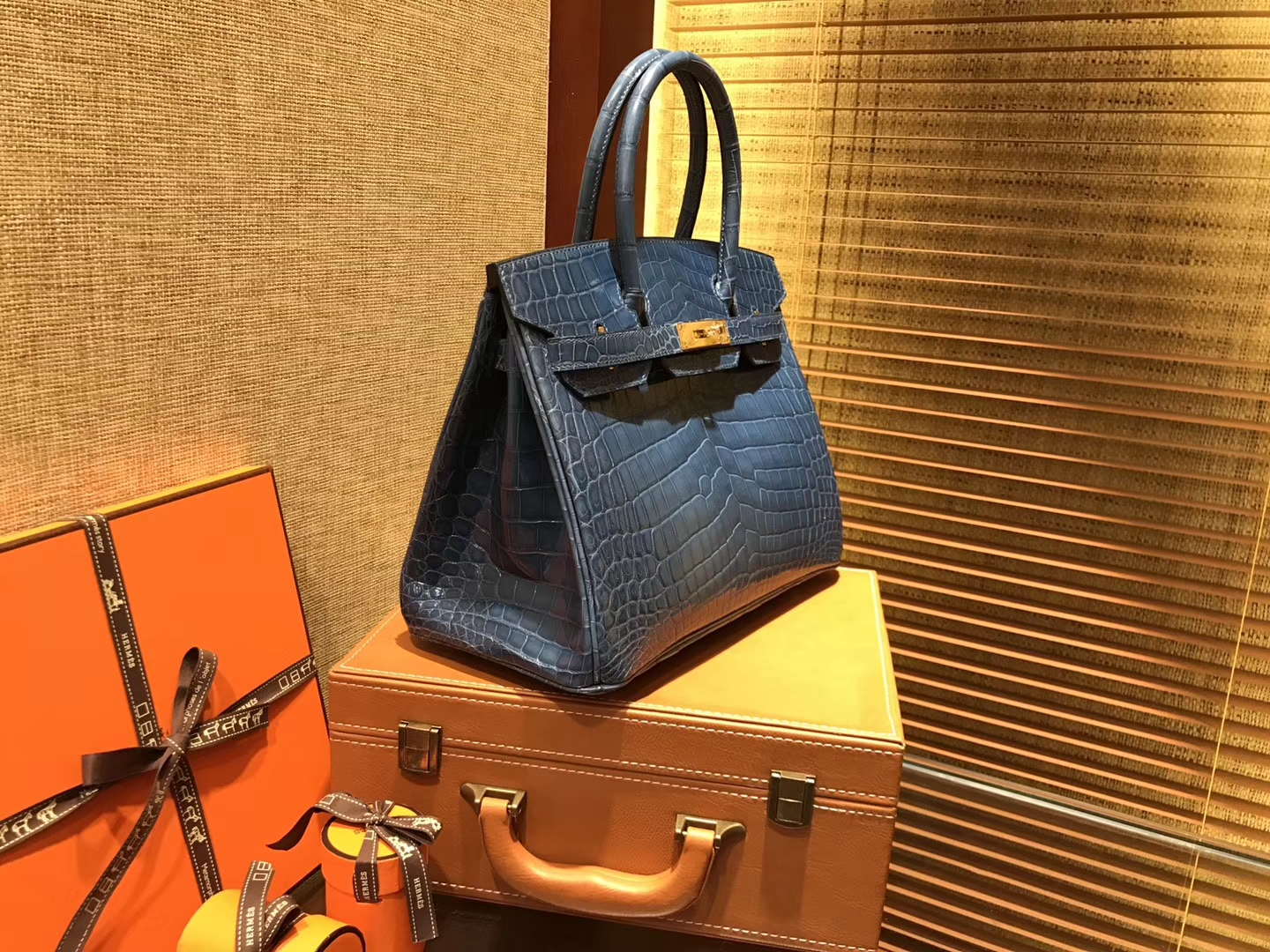 Hermès（爱马仕）Birkin铂金包 玛瑙蓝 一级皮 尼罗鳄鱼 进口原料 顶级手缝工艺 金扣 30cm