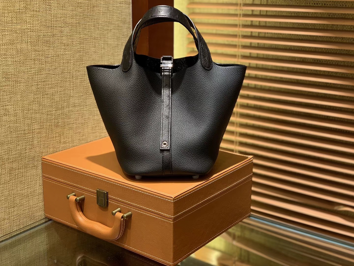 Hermès（爱马仕）Piction菜篮包 经典黑 鸵鸟皮拼小牛皮 顶级手工缝制 银扣 18cm