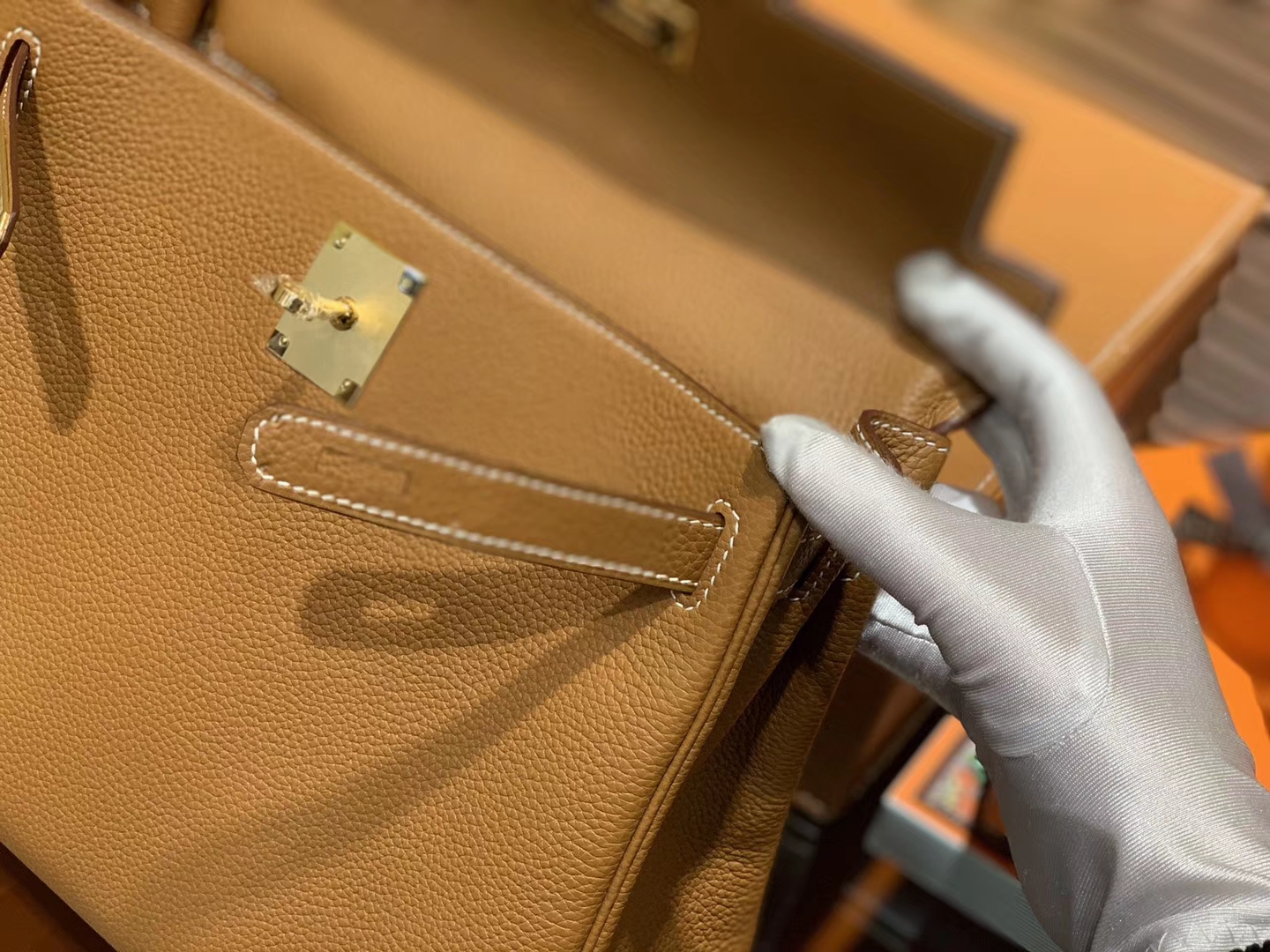 Hermès（爱马仕）Kelly凯莉包 togo小牛皮 太妃金 进口原料 原版蜜蜡线 金扣 28cm