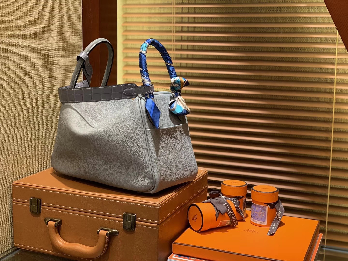 Hermès（爱马仕）Lindy琳迪包 巴黎灰 小牛皮拼鳄鱼皮 进口原料 全手工缝制 银扣 26cm