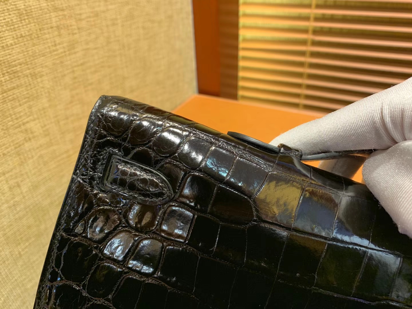 Hermès（爱马仕）Kelly cut 手包 经典黑 亮面鳄鱼 金扣 31cm