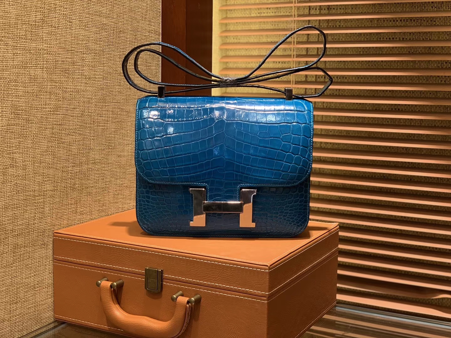 Hermès（爱马仕）Constance 23cm 伊滋密尔蓝 一级尼罗鳄鱼皮 顶级手缝工艺 金扣