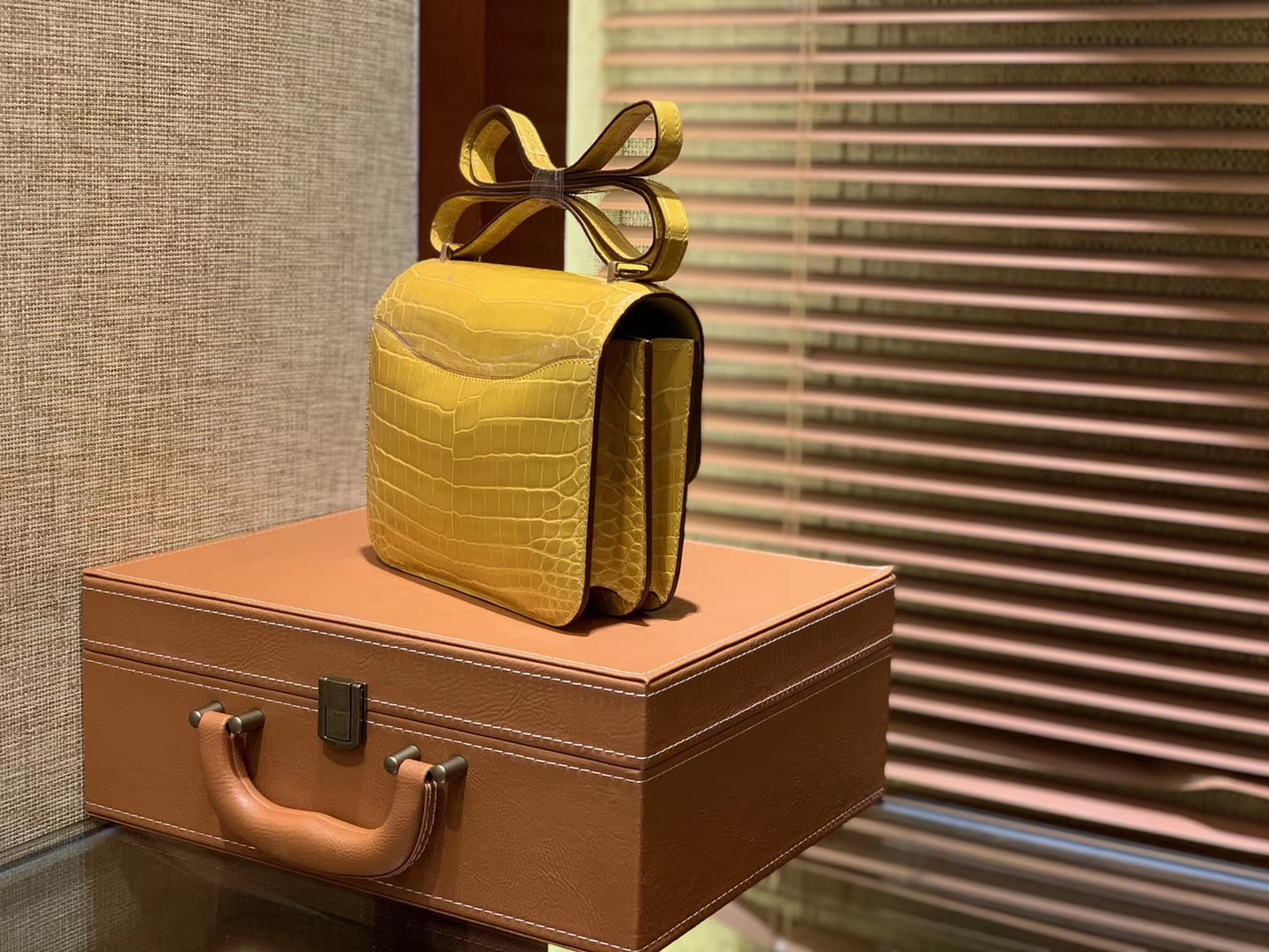 Hermès（爱马仕）Constance空姐包 琥珀黄 一级尼罗鳄鱼皮 顶级手缝工艺 18cm