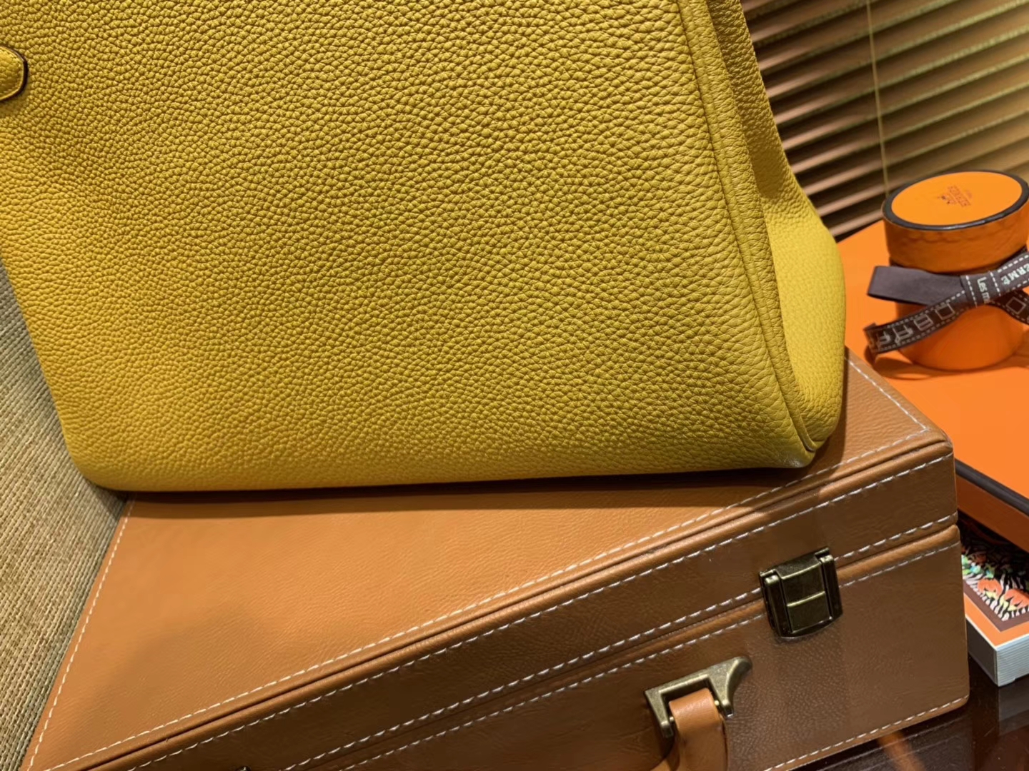 Hermès（爱马仕）Kelly凯莉包 togo小牛皮 琥珀黄 进口原料 原版蜜蜡线 金扣 28cm