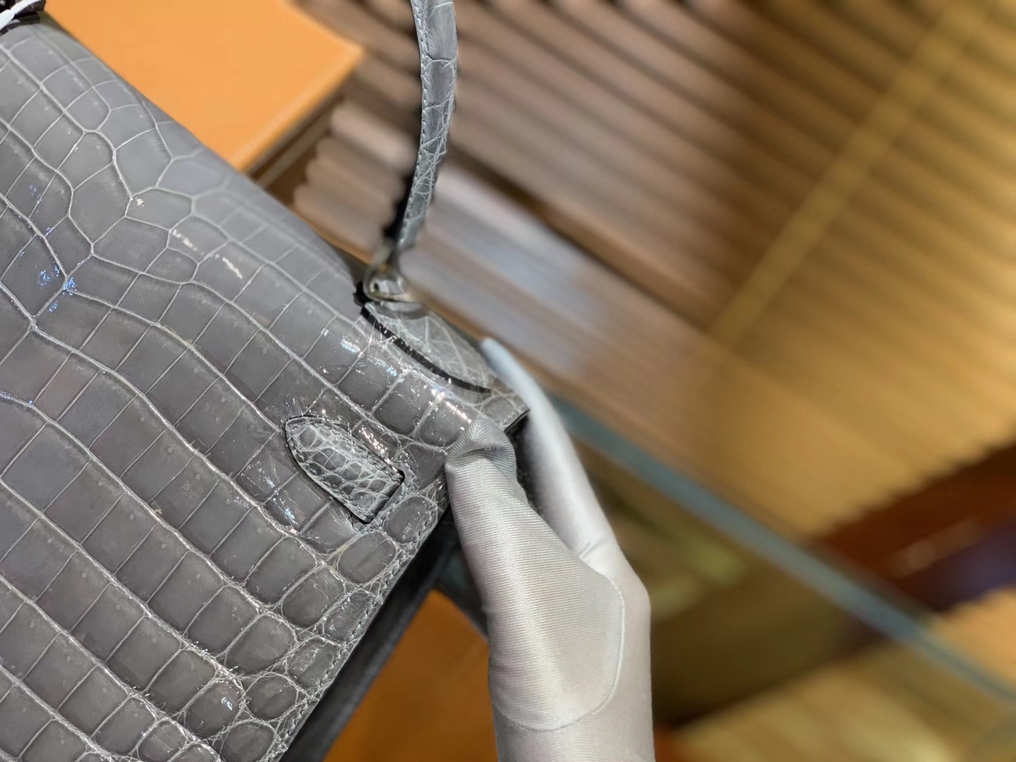 Hermès（爱马仕）Kelly 28cm 巴黎灰 一级尼罗鳄鱼皮 顶级手缝工艺 金扣